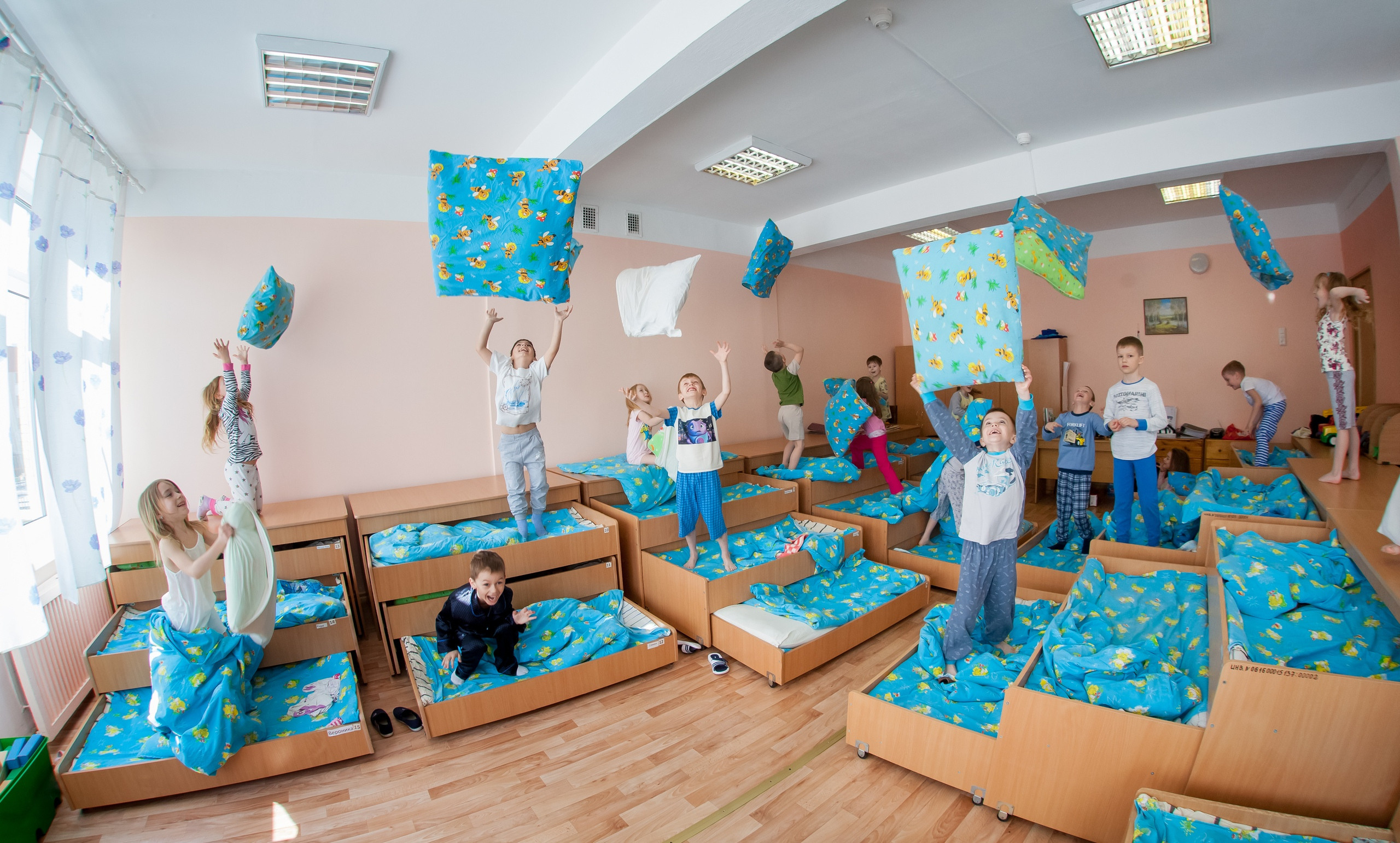 Спальня в детском саду. Свадебный, семейный, детский фотограф в Санкт-Петербурге