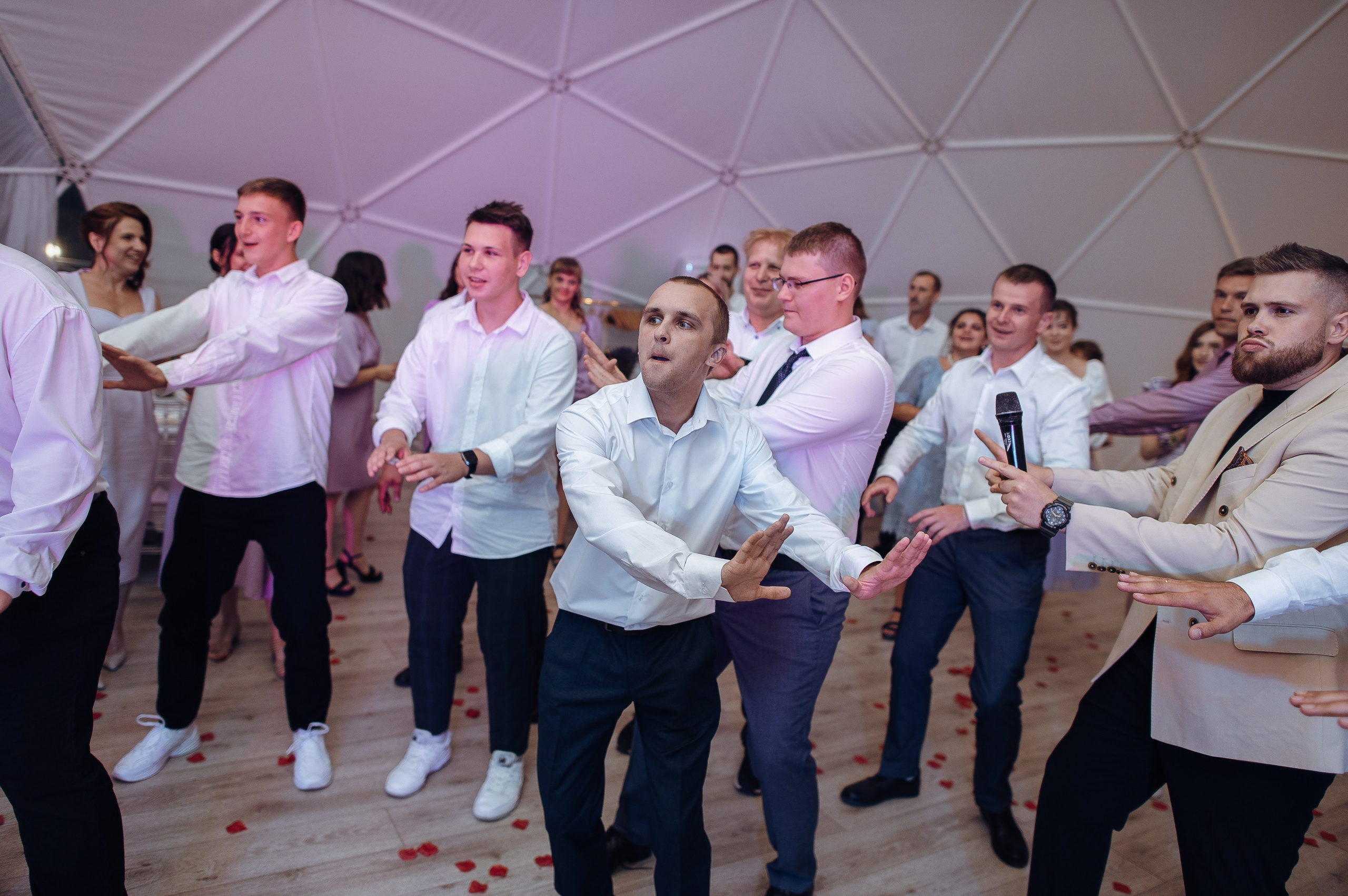 Семейный и дружелюбный свадебный день Людмилы и Сергея. Свадебный фотограф в Ярославле Денис Медоваров