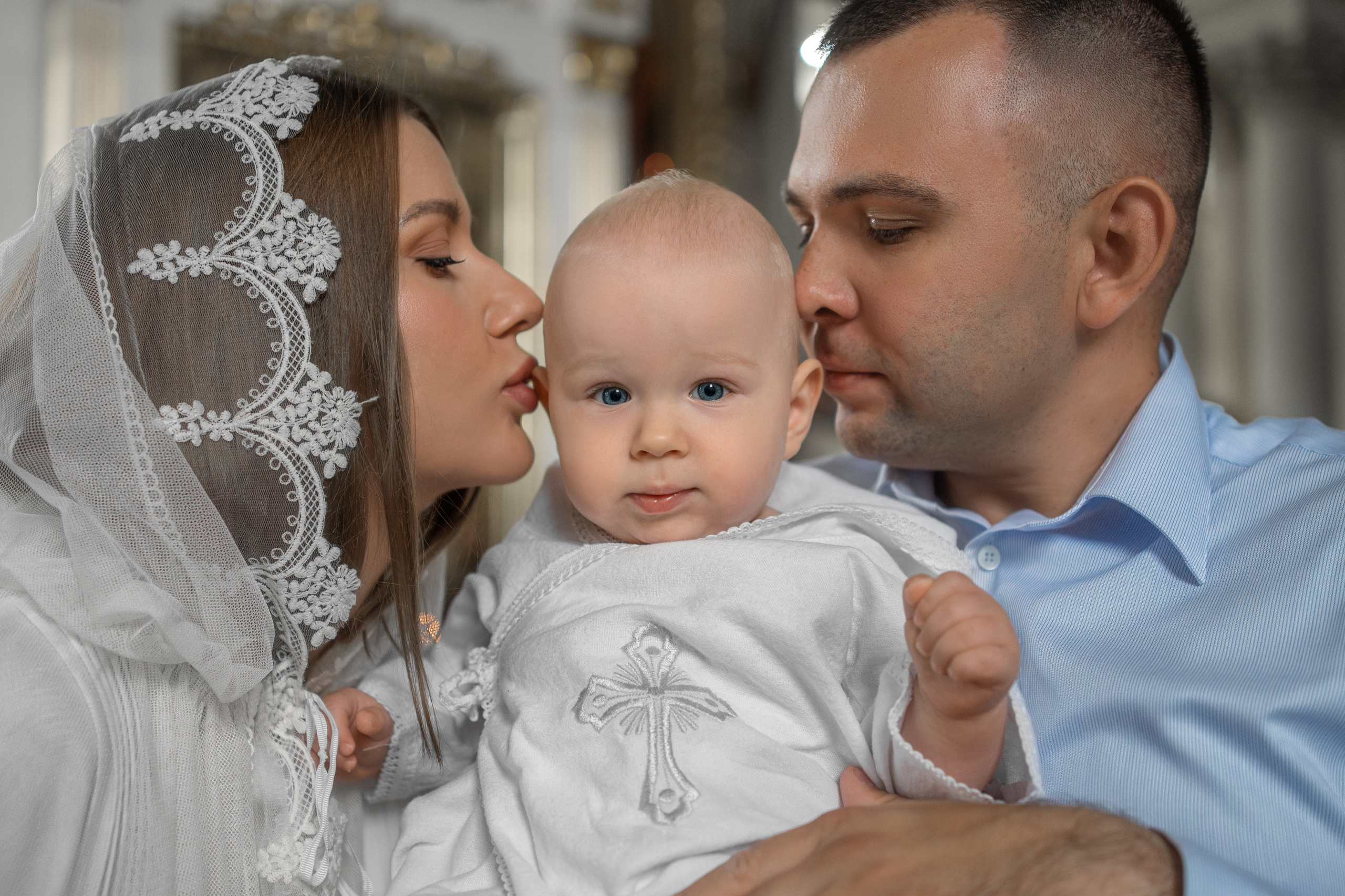 Крещение в Троице-Измайловском соборе. Фотограф на крещение и венчание, семейный фотограф в Санкт-Петербурге