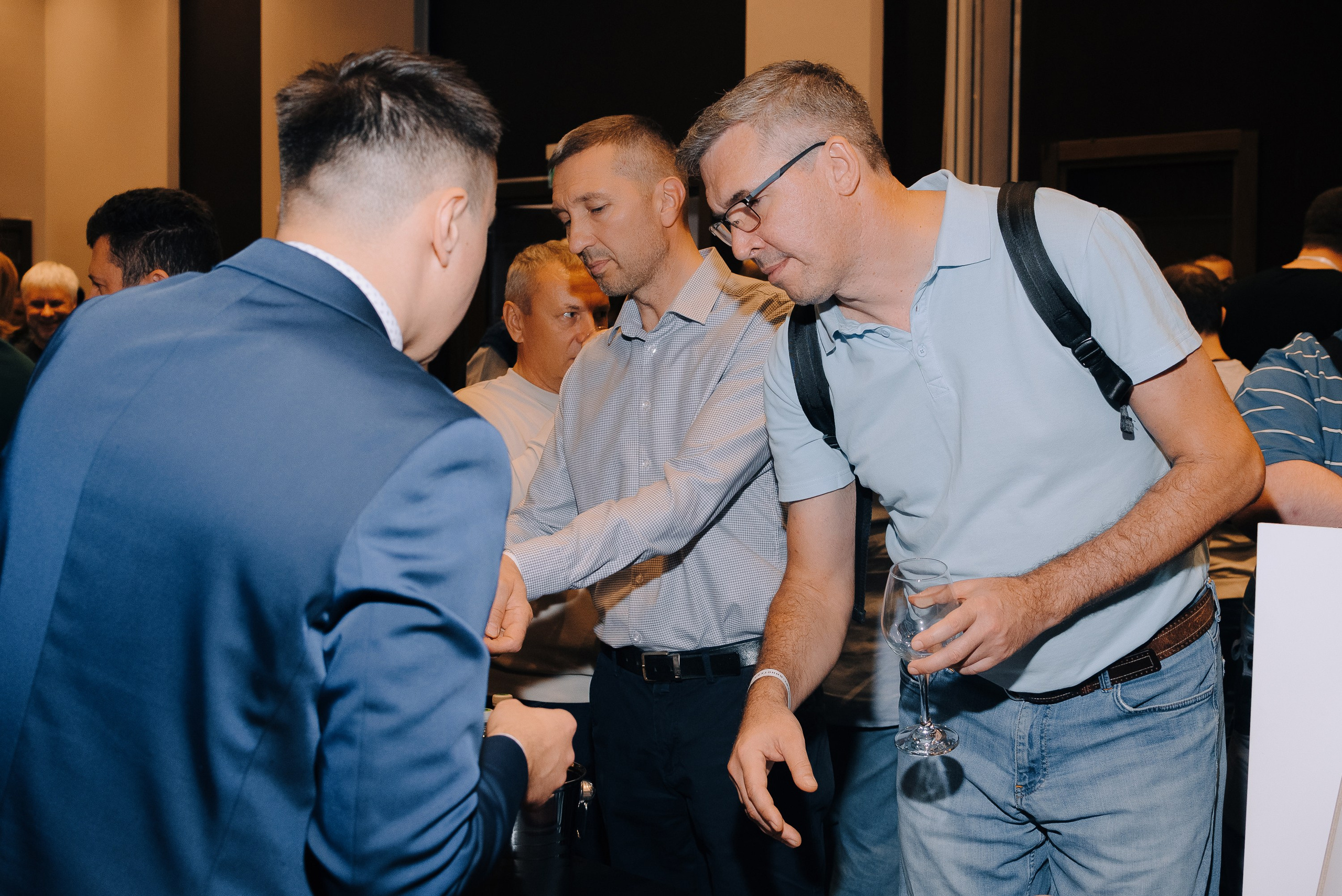 ФЕСТИВАЛЬ ВИНА И КРЕПКИХ НАПИТКОВ МАВТ-ВИНОТЕКА. Репортажный фотограф Зуев Роман г. Челябинск