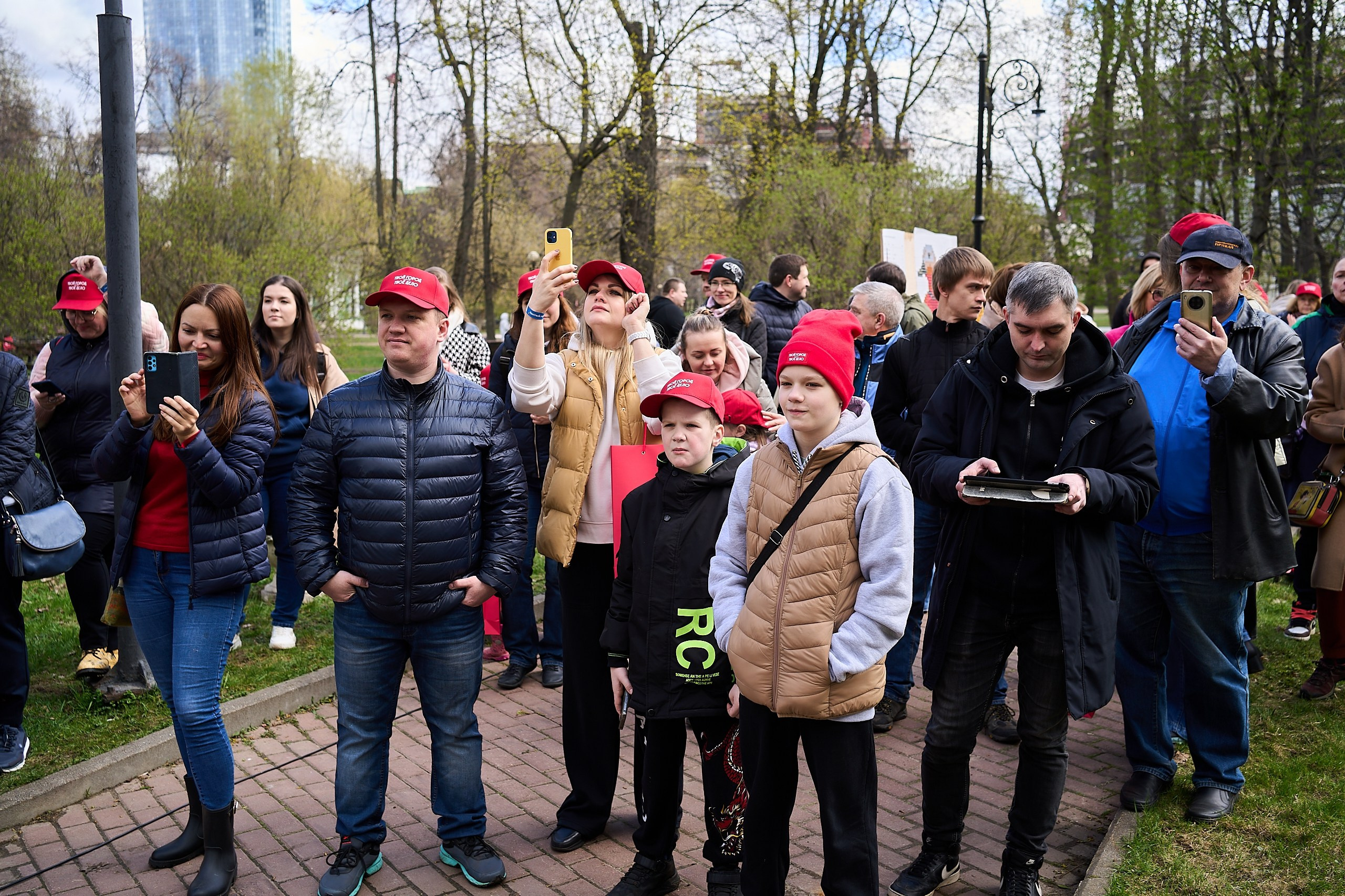Субботник у Управления делами Мэра и Правительства Москвы. Фотограф и Видеограф в Москве. Олег Корушев