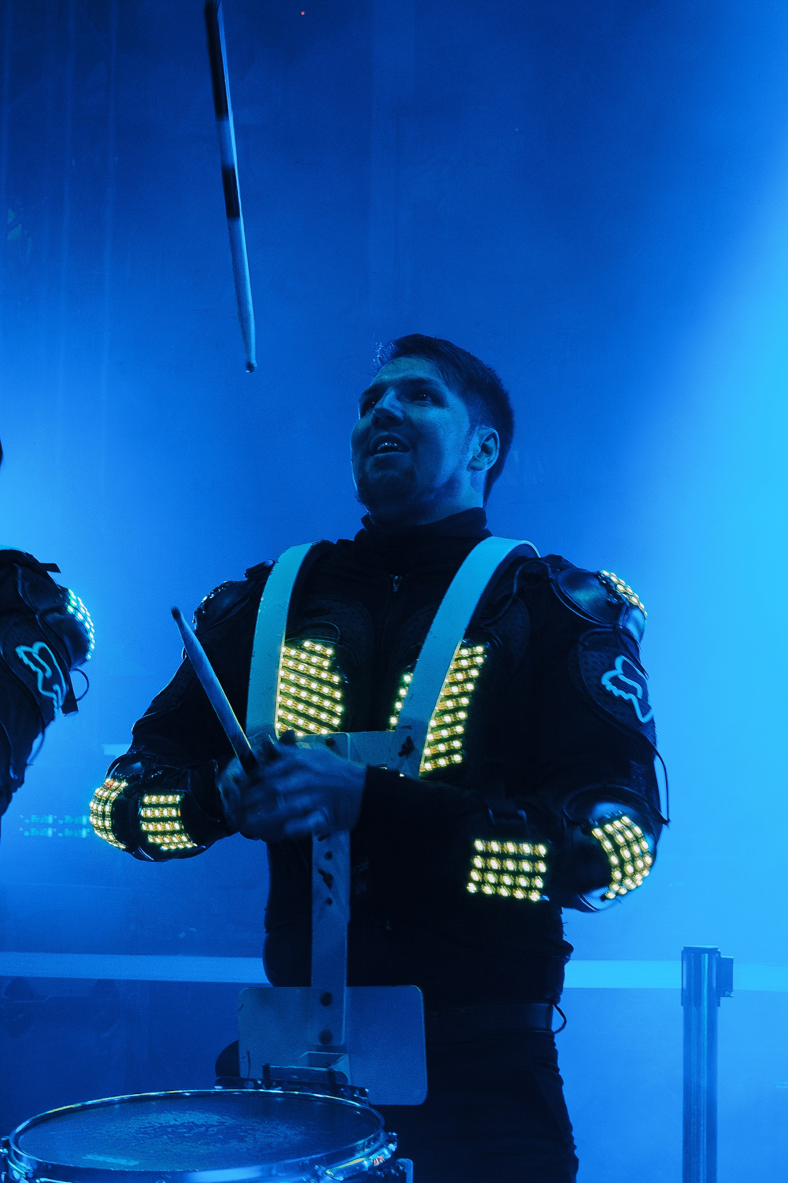 20 ЛЕТ МЕГАПОЛИС ЧЕЛЯБИНСК ХЕДЛАЙНЕР ЕЛКА. Репортажный фотограф Зуев Роман г. Челябинск