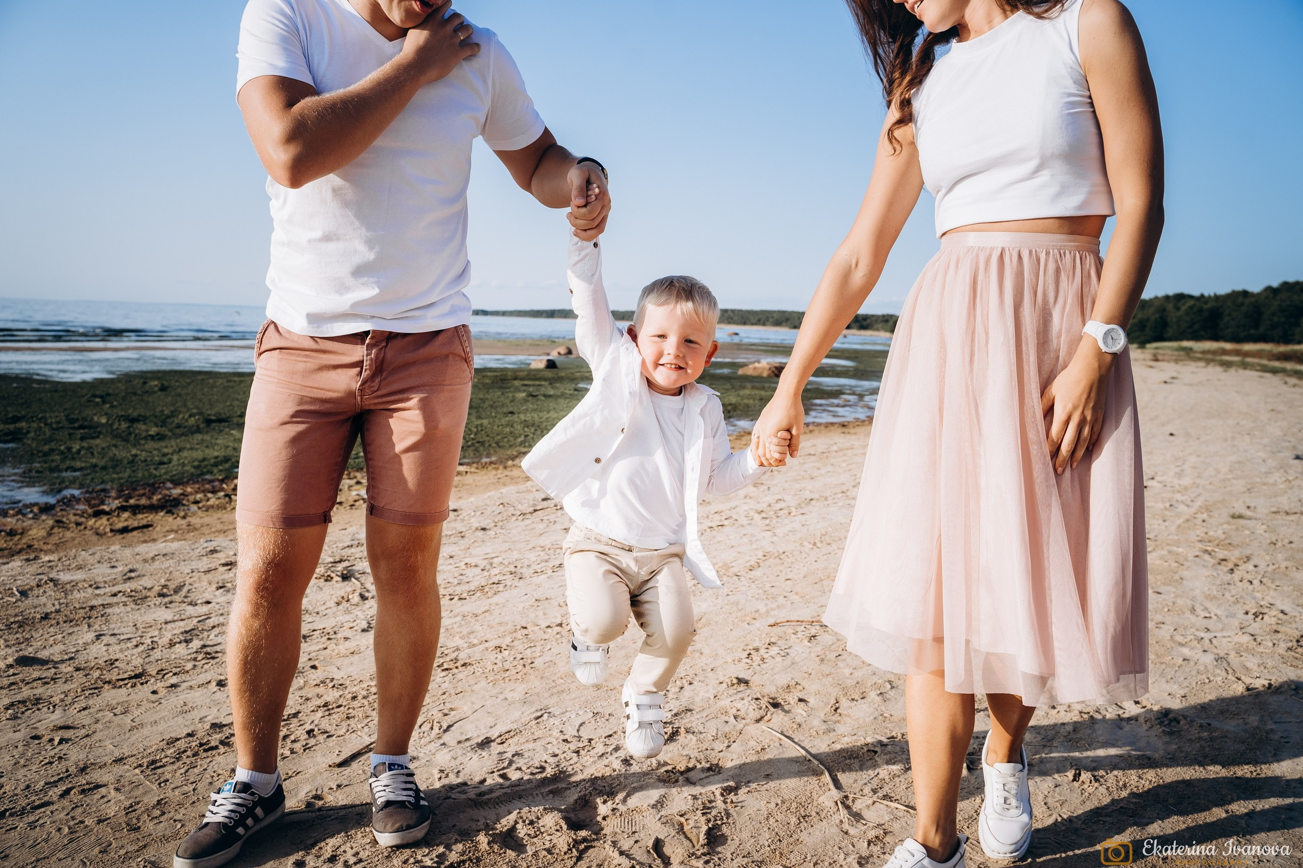 Семейная фотосессия в студии. Фотограф Екатерина в городе Новороссийск