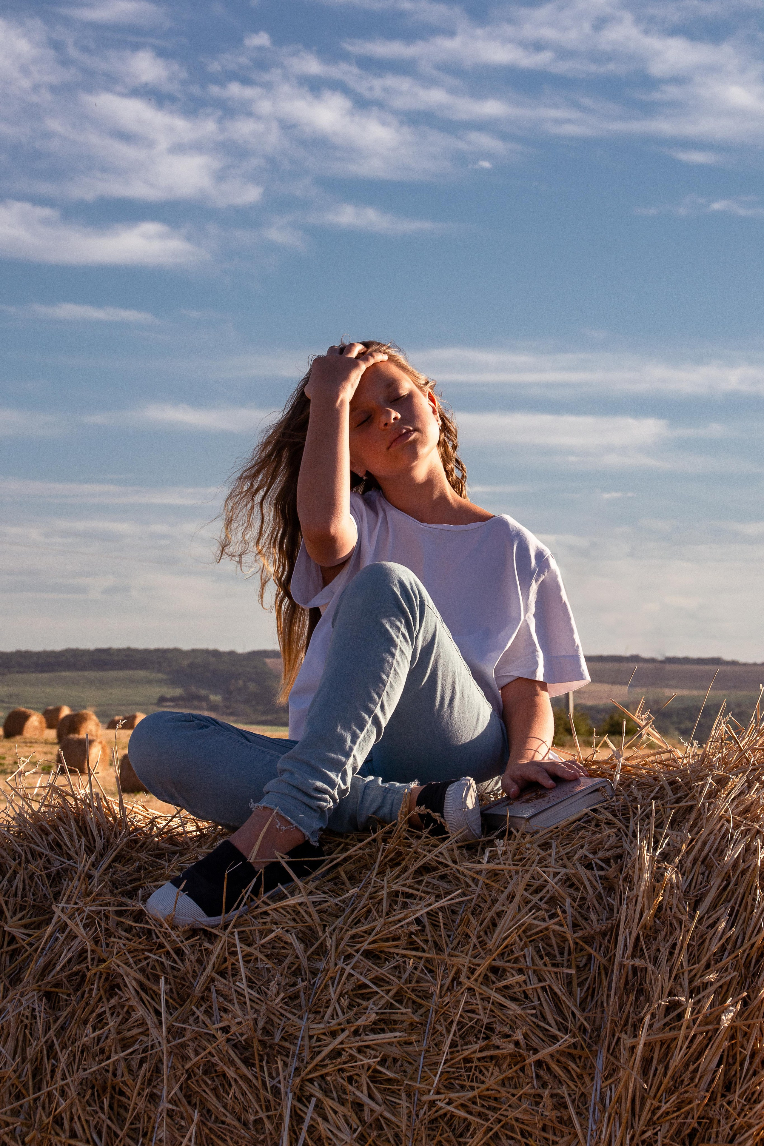 Фотосессия в тюках сена, в соломе. Елена Волкова семейный фотограф в станице Гостагаевской города-курорта Анапа