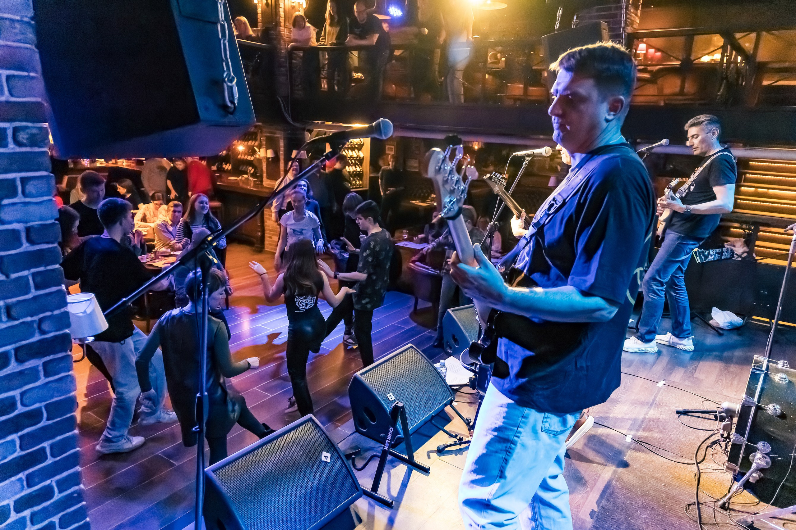 LifePub 29.03.2023. Московская кавер-группа BankBand