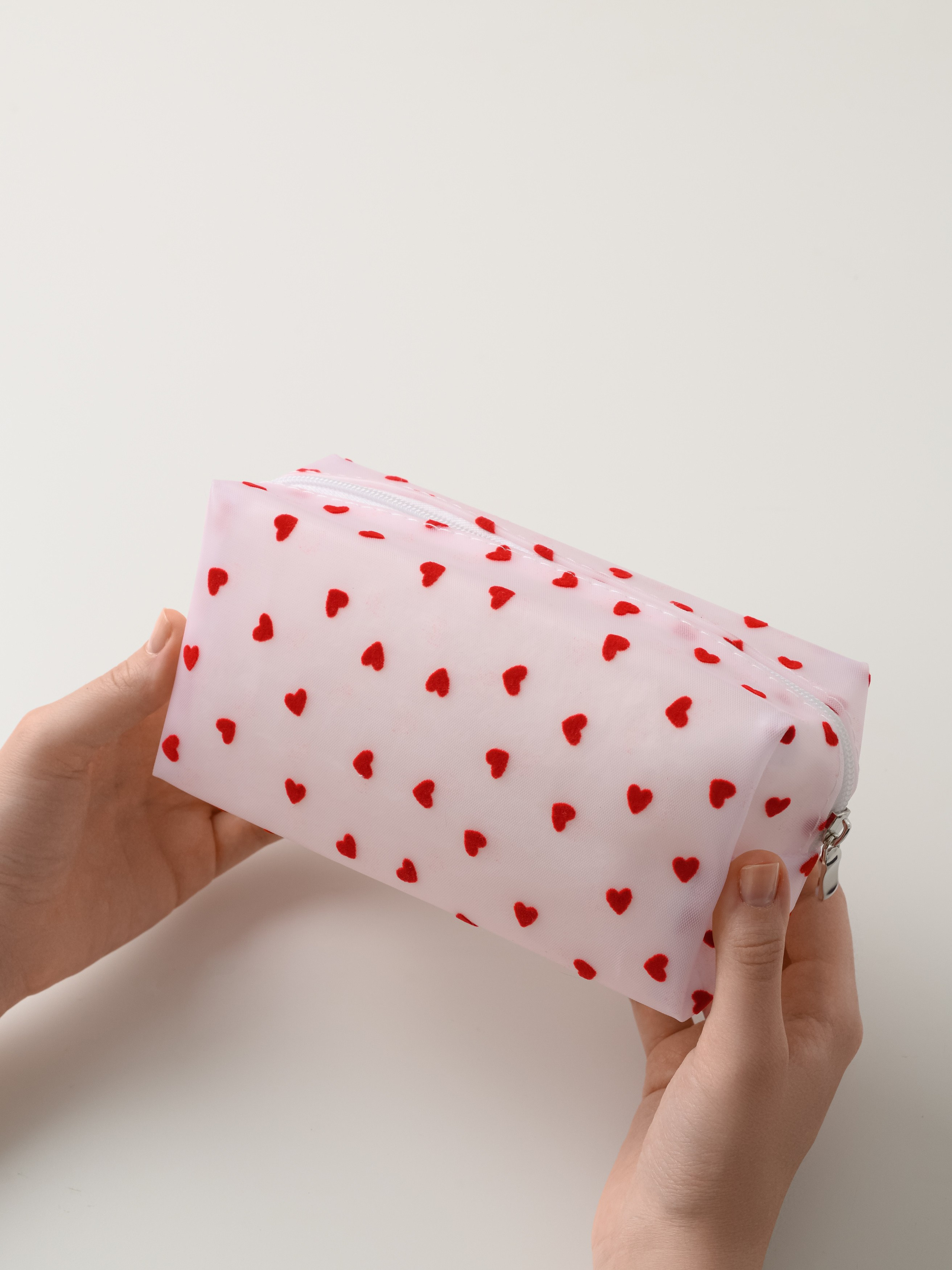 Косметички. Предметный фотограф, инфографика и видео в Санкт-Петербурге