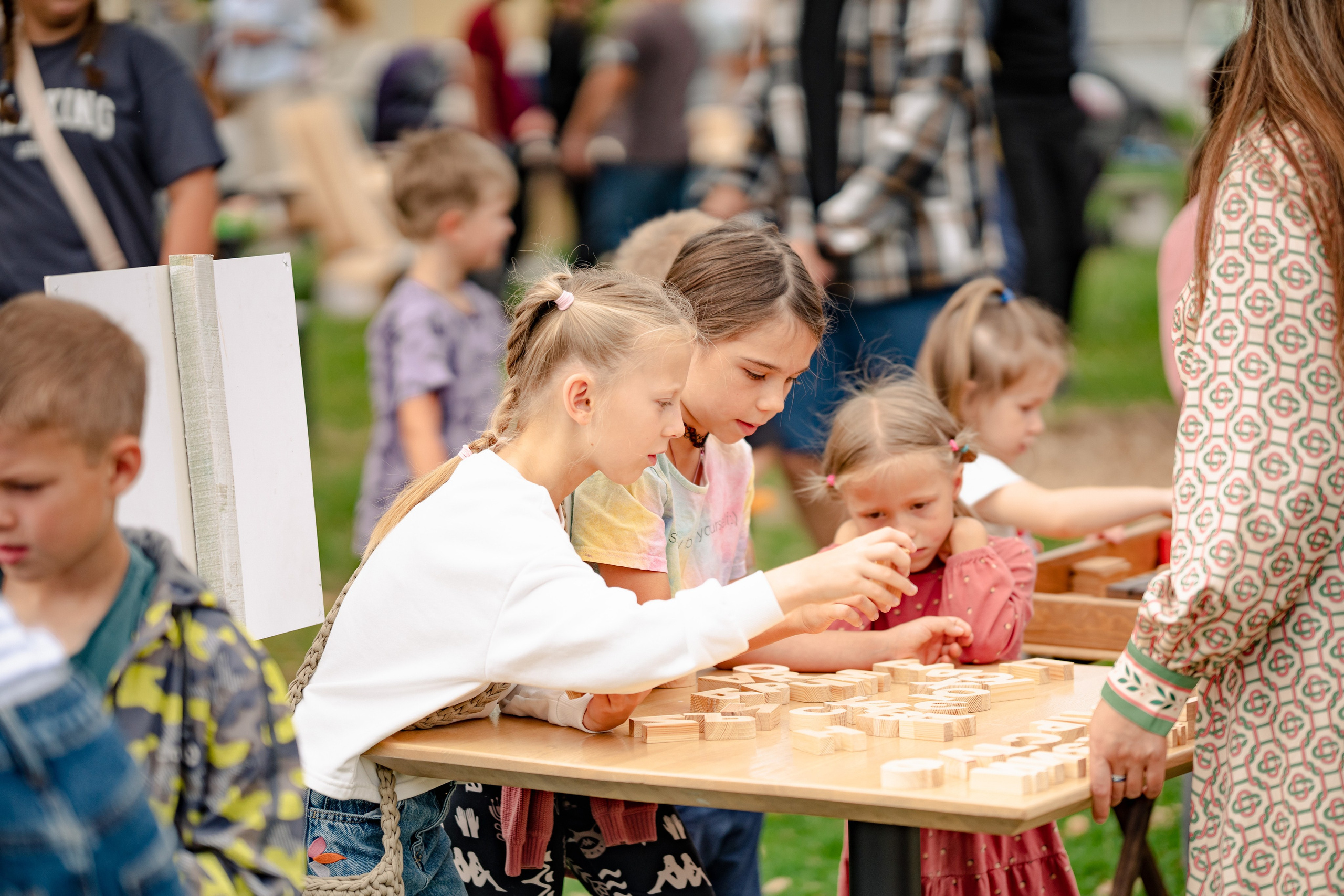 праздник в деревне мира