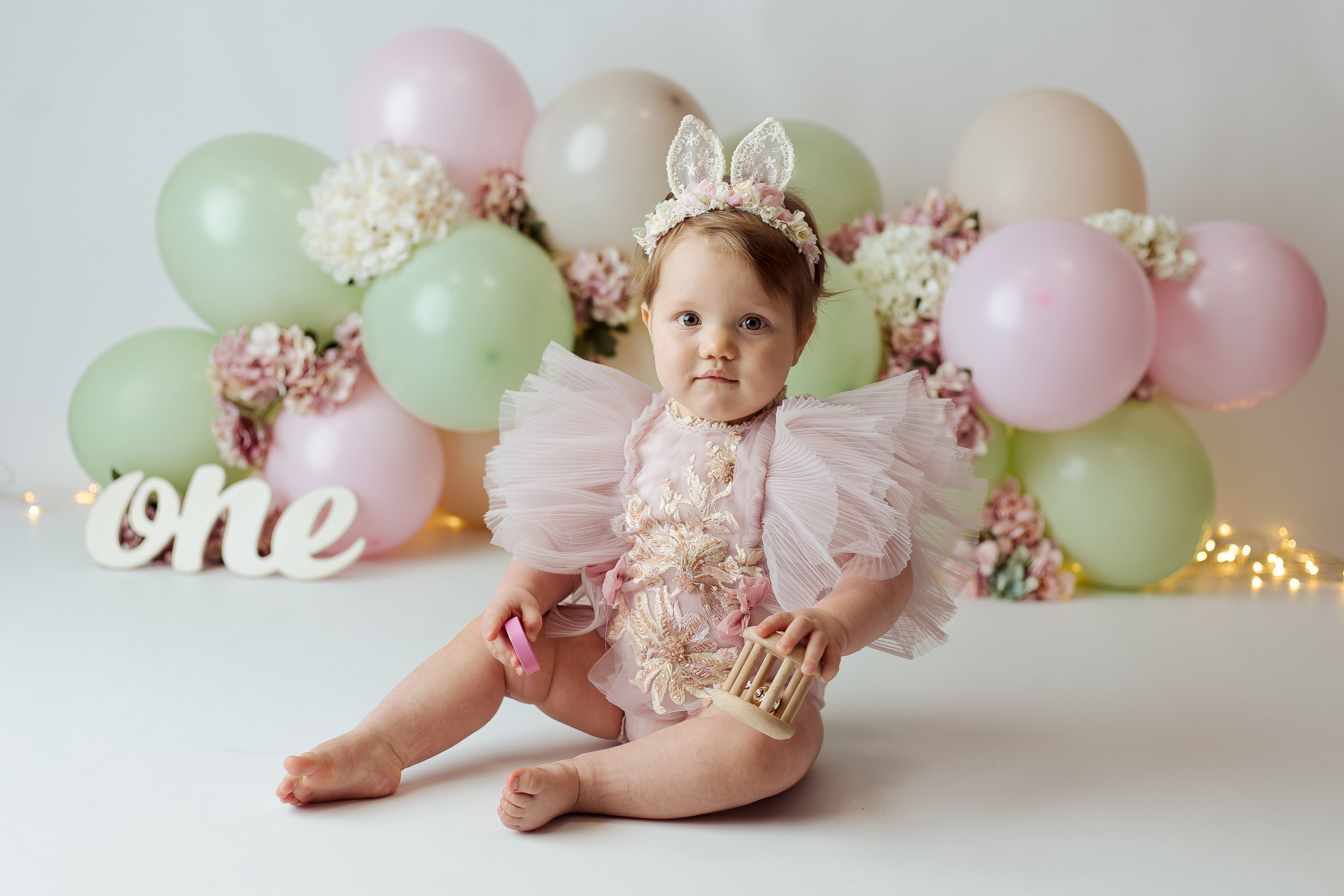 Праздничное оформление. Фотограф беременности, новорожденных Москва. годики под ключ