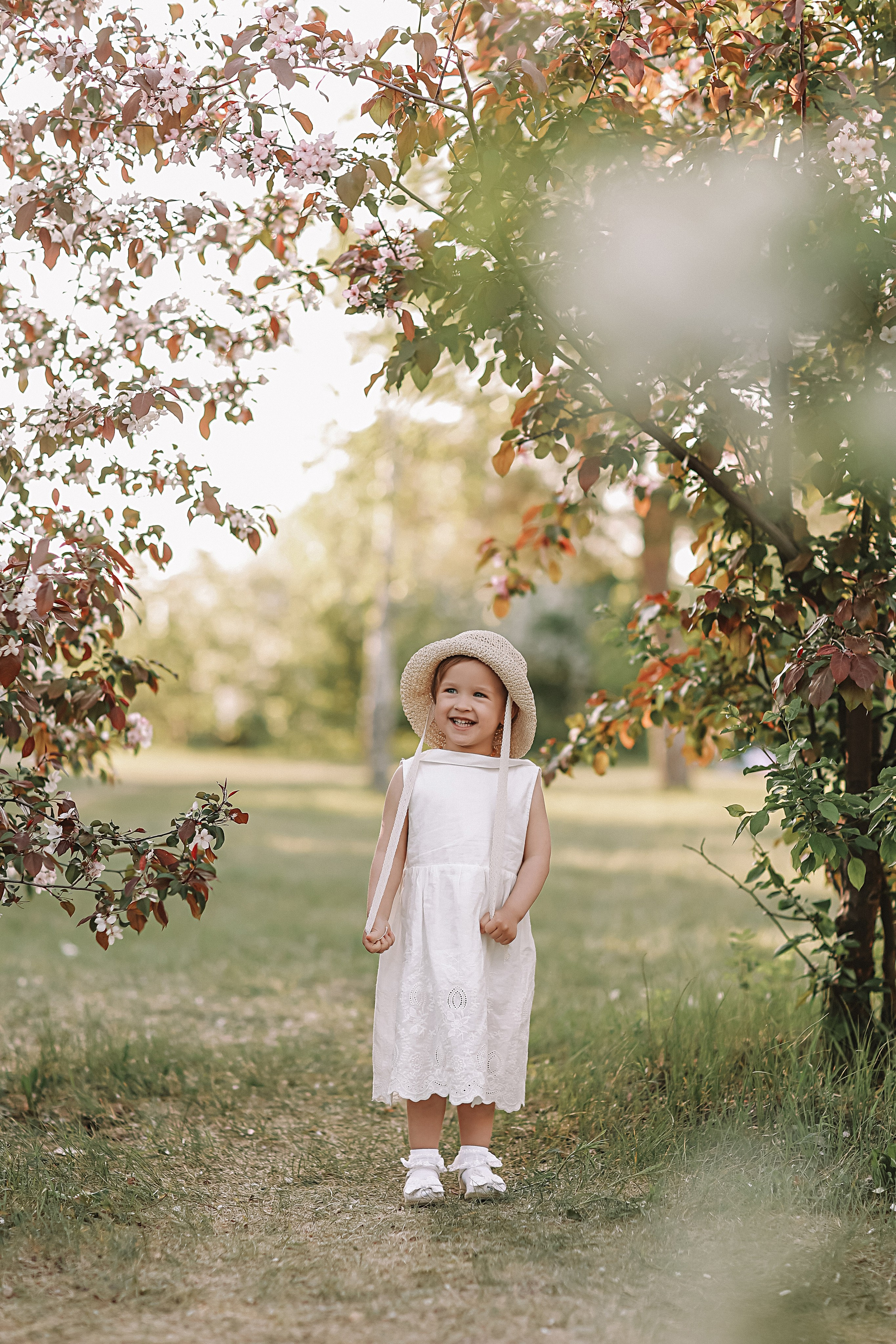 Яблони. Семейный фотограф Тюмень, фотограф на роды Салмина Мария