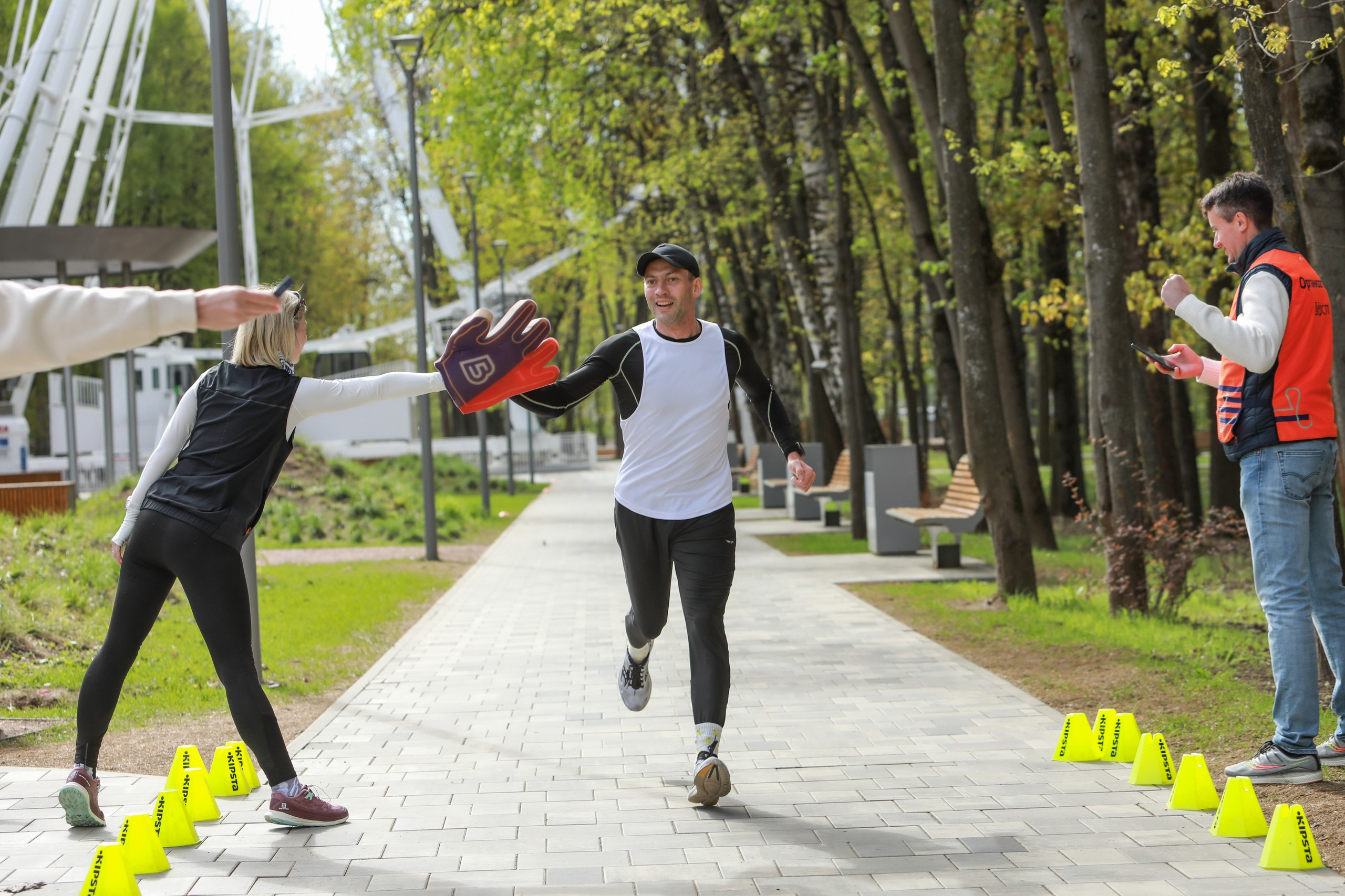 Черно-белый 101 забег 5 вёрст Химки. Фотограф Сергей Ловкий
