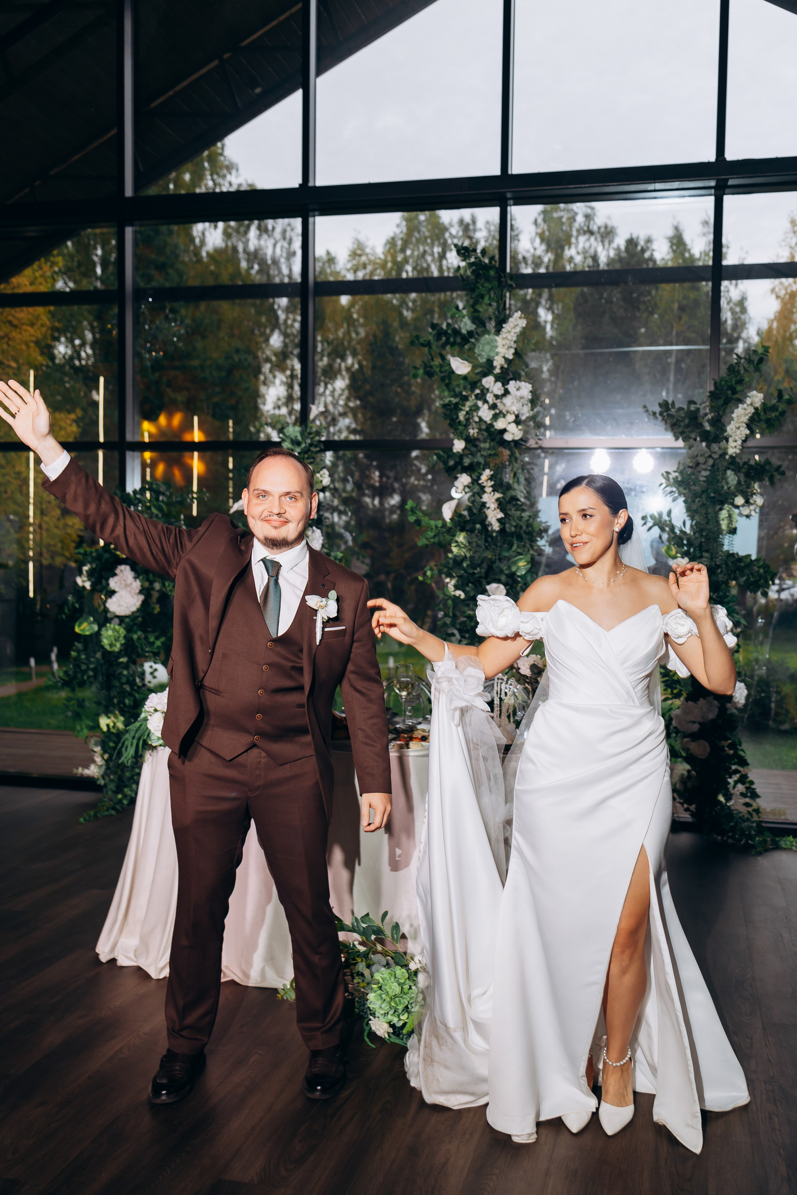 выход жениха и невесты 