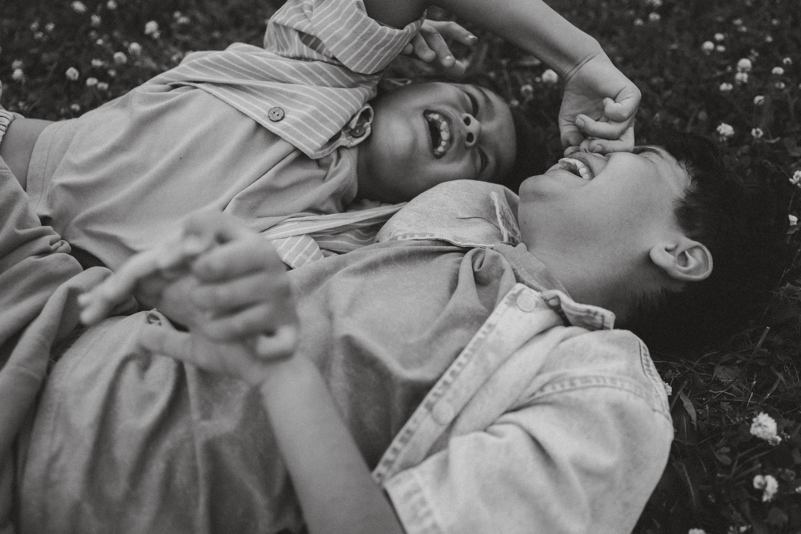 На лужайке. Семейный фотограф Москва