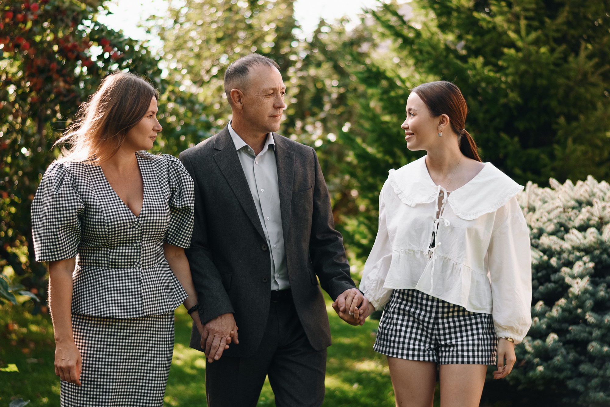 Семейная фотосессия в Тюмени — портреты поколений. Портретный фотограф Тюмень Дарья Мустафина
