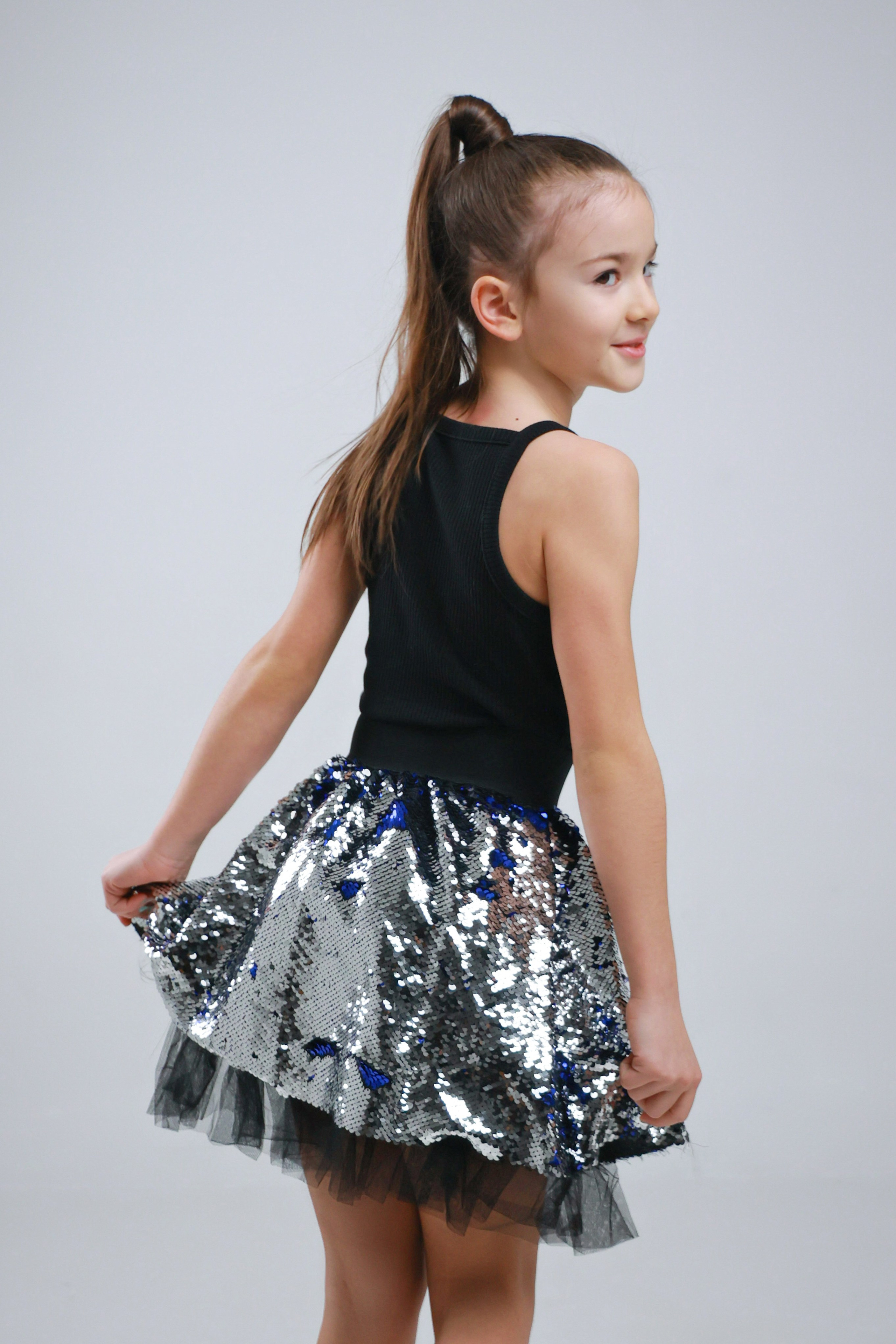 Фото детских платьев для рекламы на маркетплейсах. Фотограф, видеограф