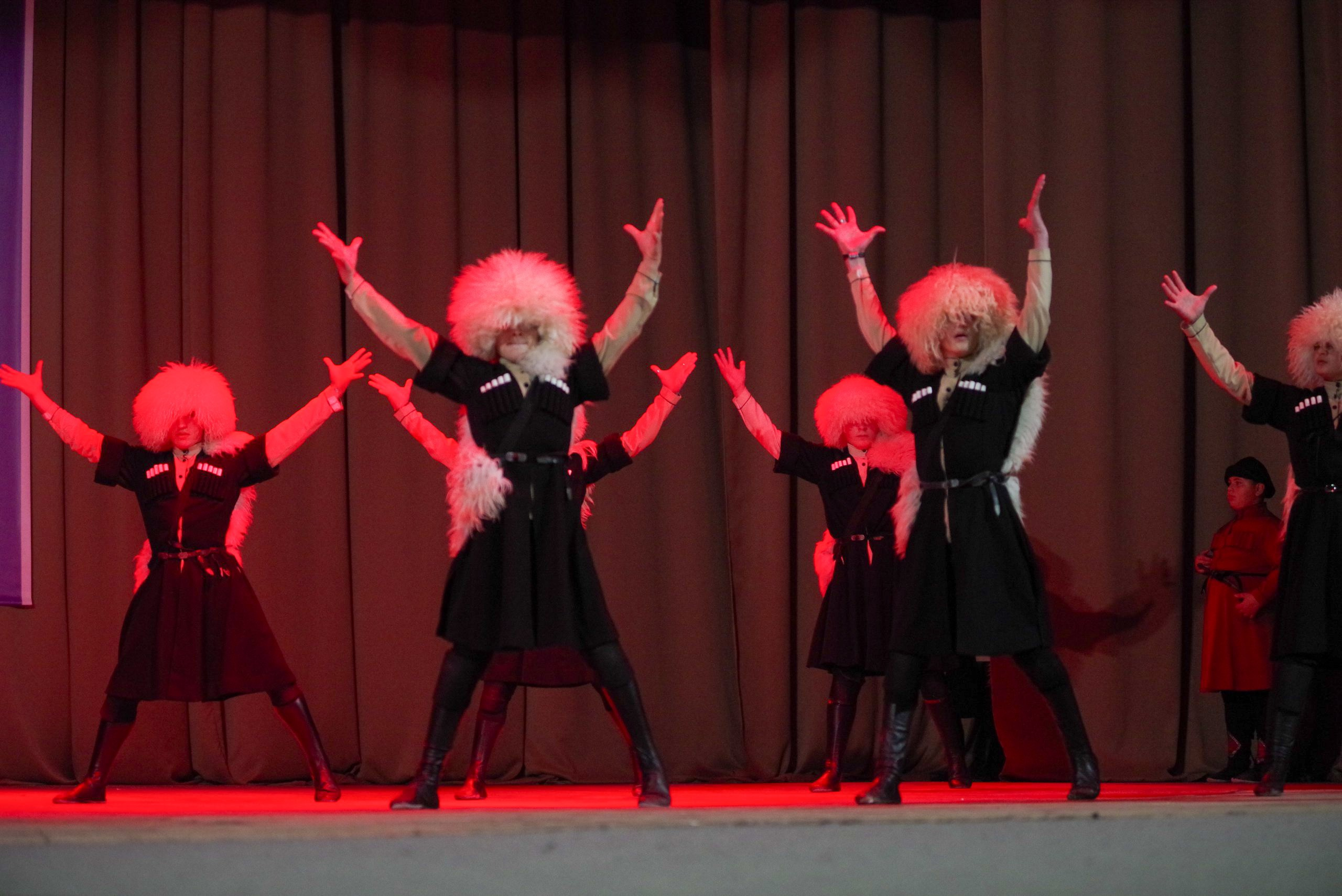 Грузинский танец. Портретный фотограф Денис Милютин