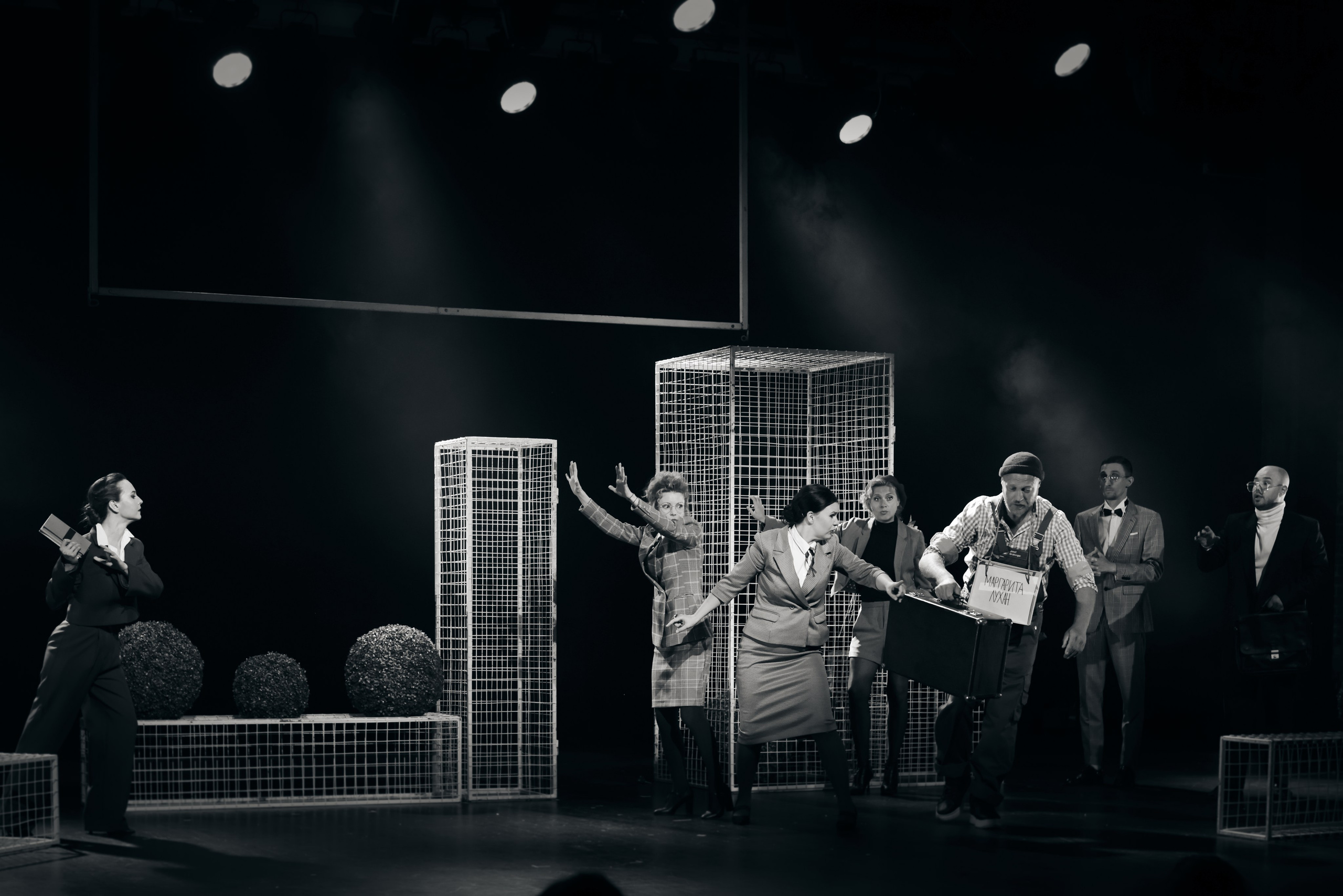 Спектакль «Дикарь» (серия — монохром), Театр «Сначала-Сначала театр». Наталья Алексеенко. Фотохудожник в Москве. Репортаж, портрет, стрит