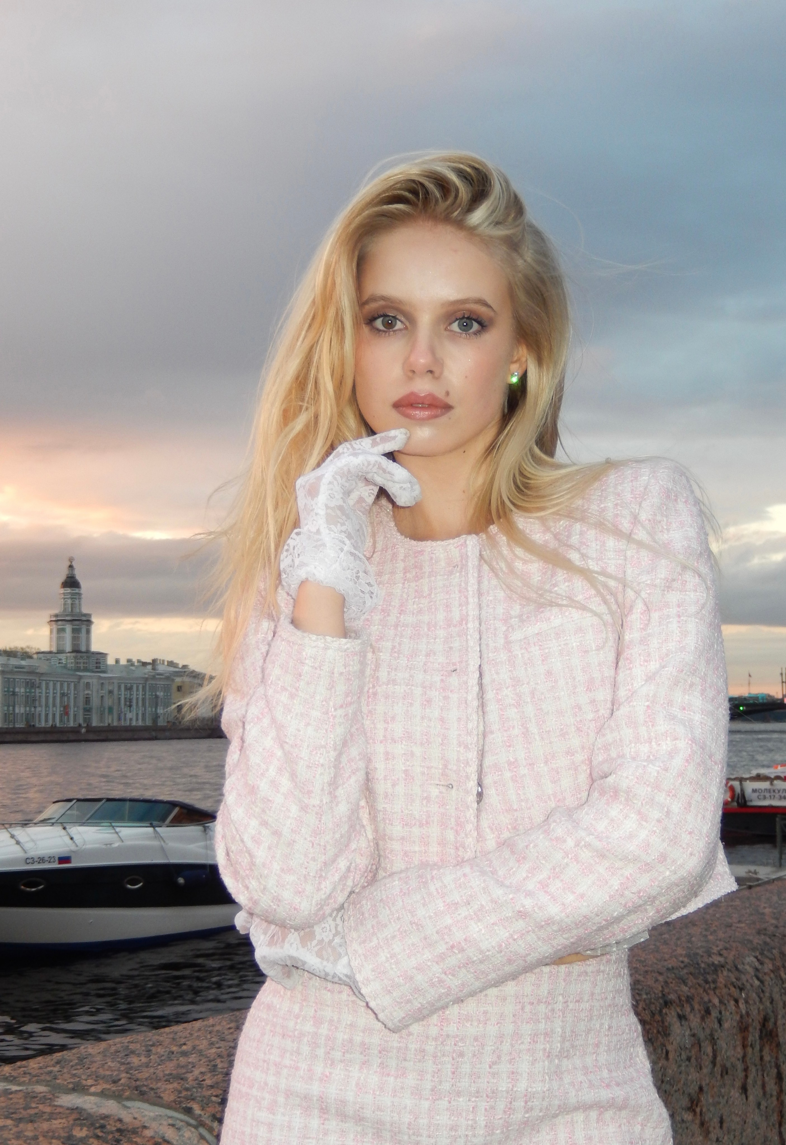 Алеся, 40-42 р-р, 170 см. KED Production — продакшн из СПб. Создаём фото, видео и контент, который помогает брендам и селлерам продавать больше