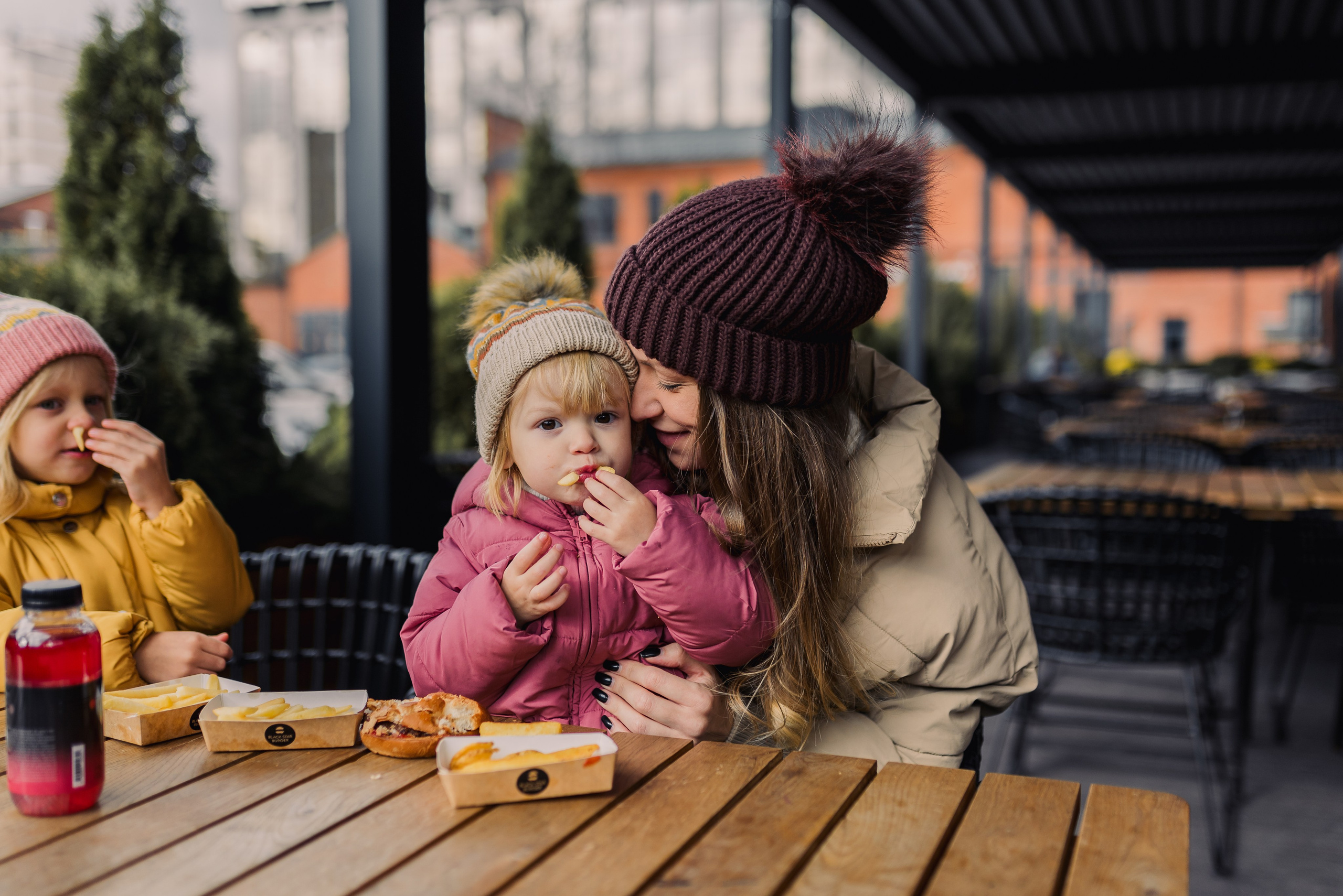 Прогулочная фотосессия в городе в стиле Lifestyle. Контент-фотограф в Москве Хныкина Лена
