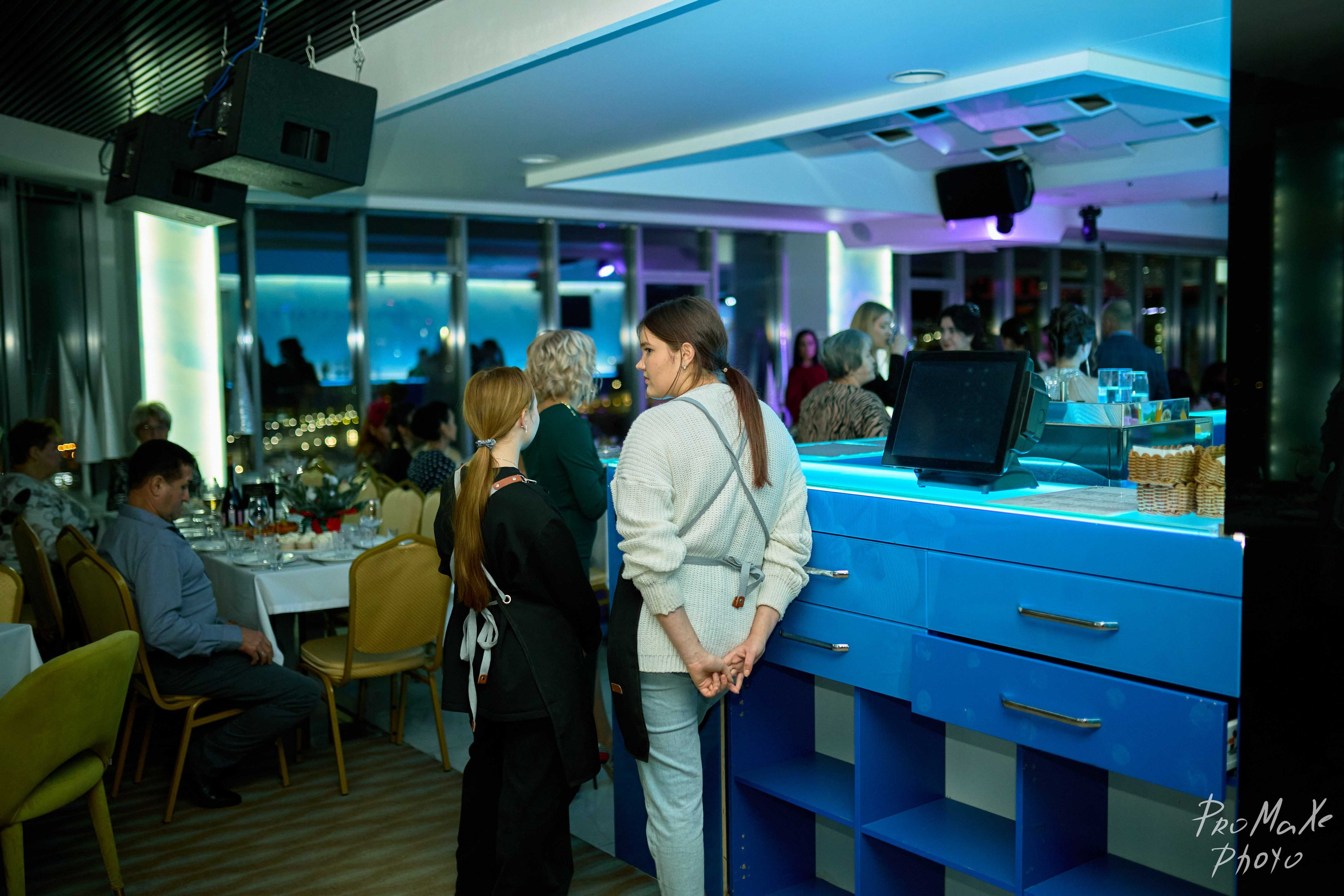 Зал КРАСА МАСС-МЕДИА ЧУВАШИИ. Владимир Суздалов (ProMaXe) — Портретный фотограф, тематические фотосессии в Чебоксарах