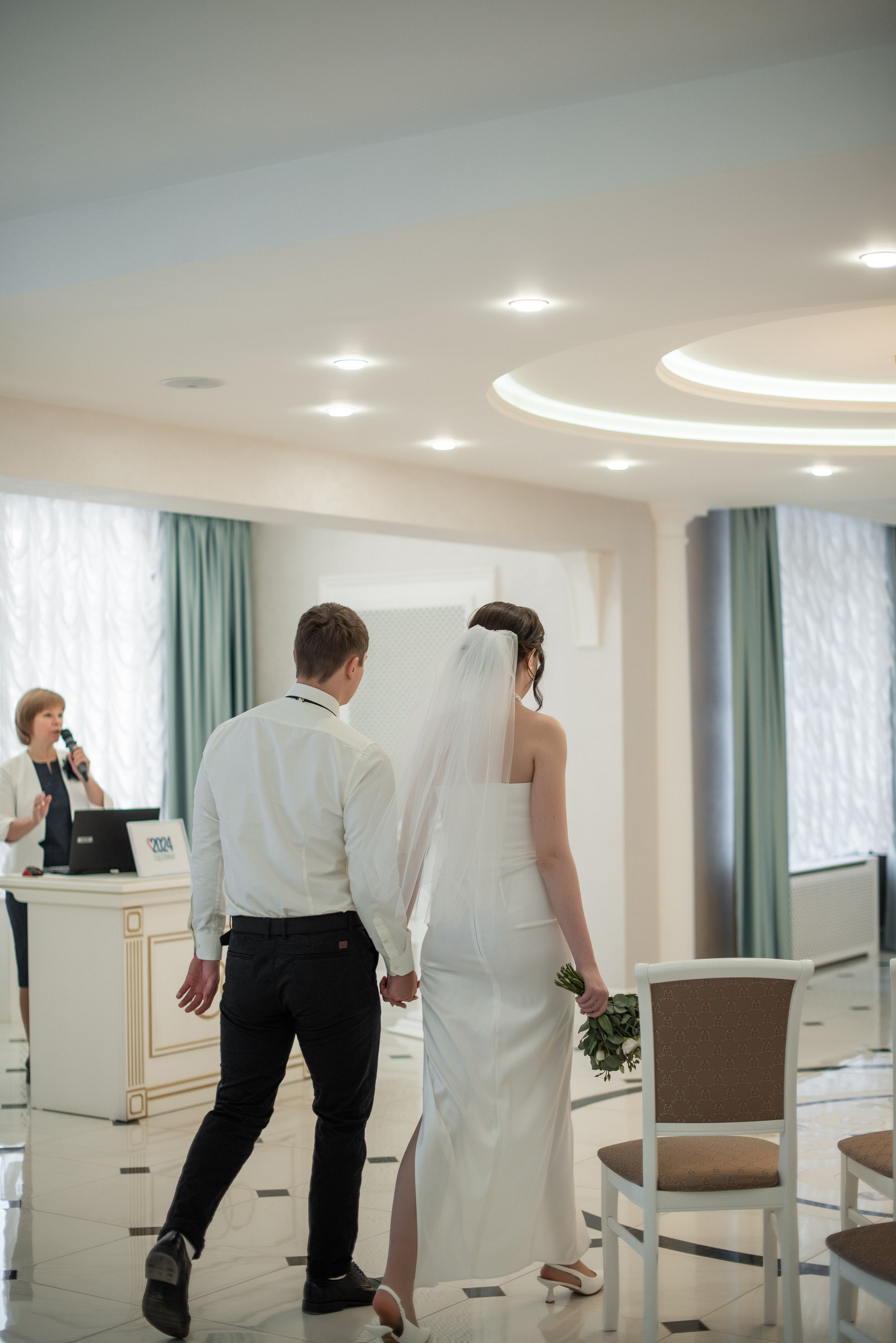 Love Story – романтическая фотосессия на фоне города. Свадебный фотограф в Миассе Татьяна Ружникова