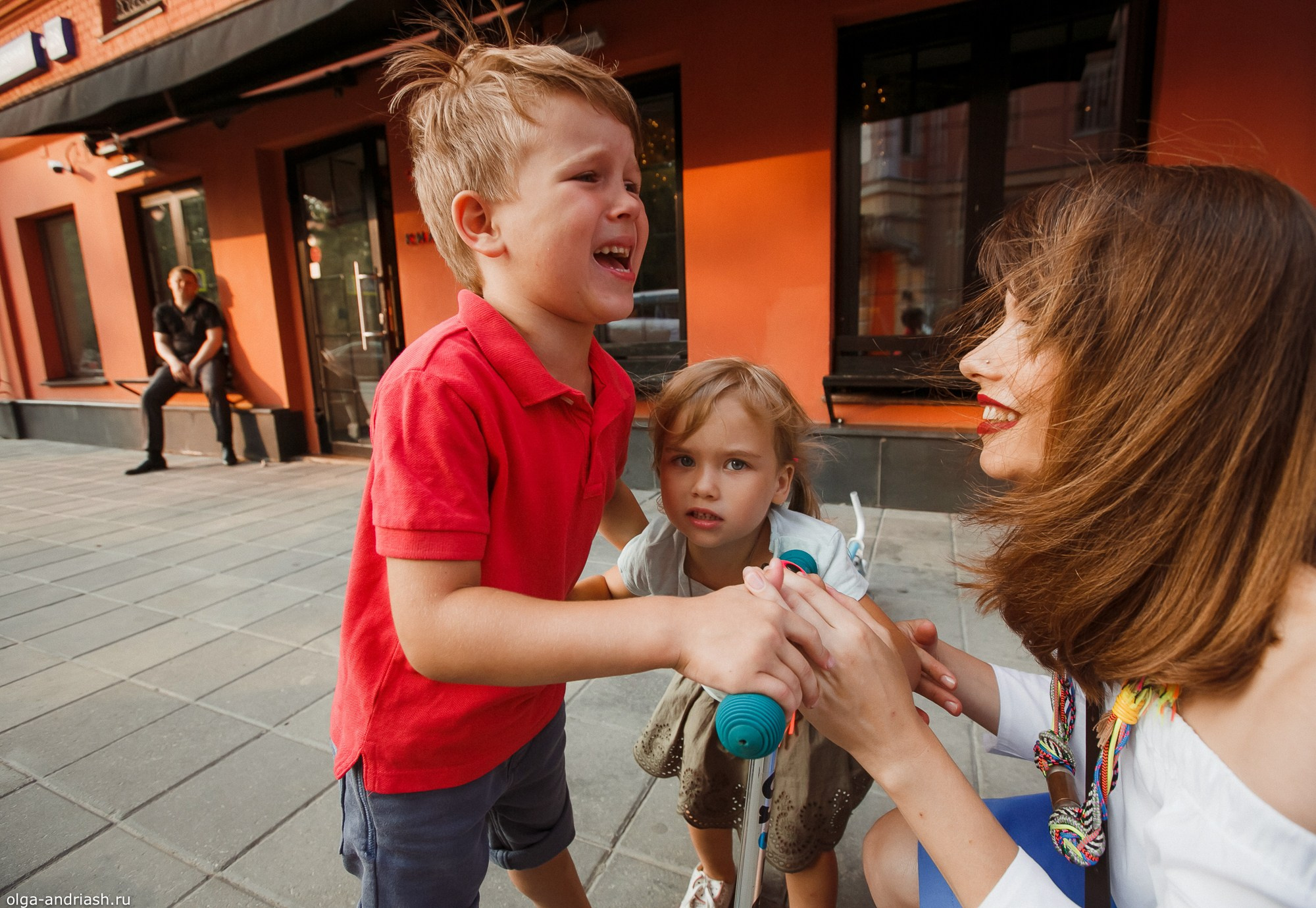Прогулки на Патриарших прудах. Семейный, портретный и свадебный фотограф в Санкт-Петербурге и Москве