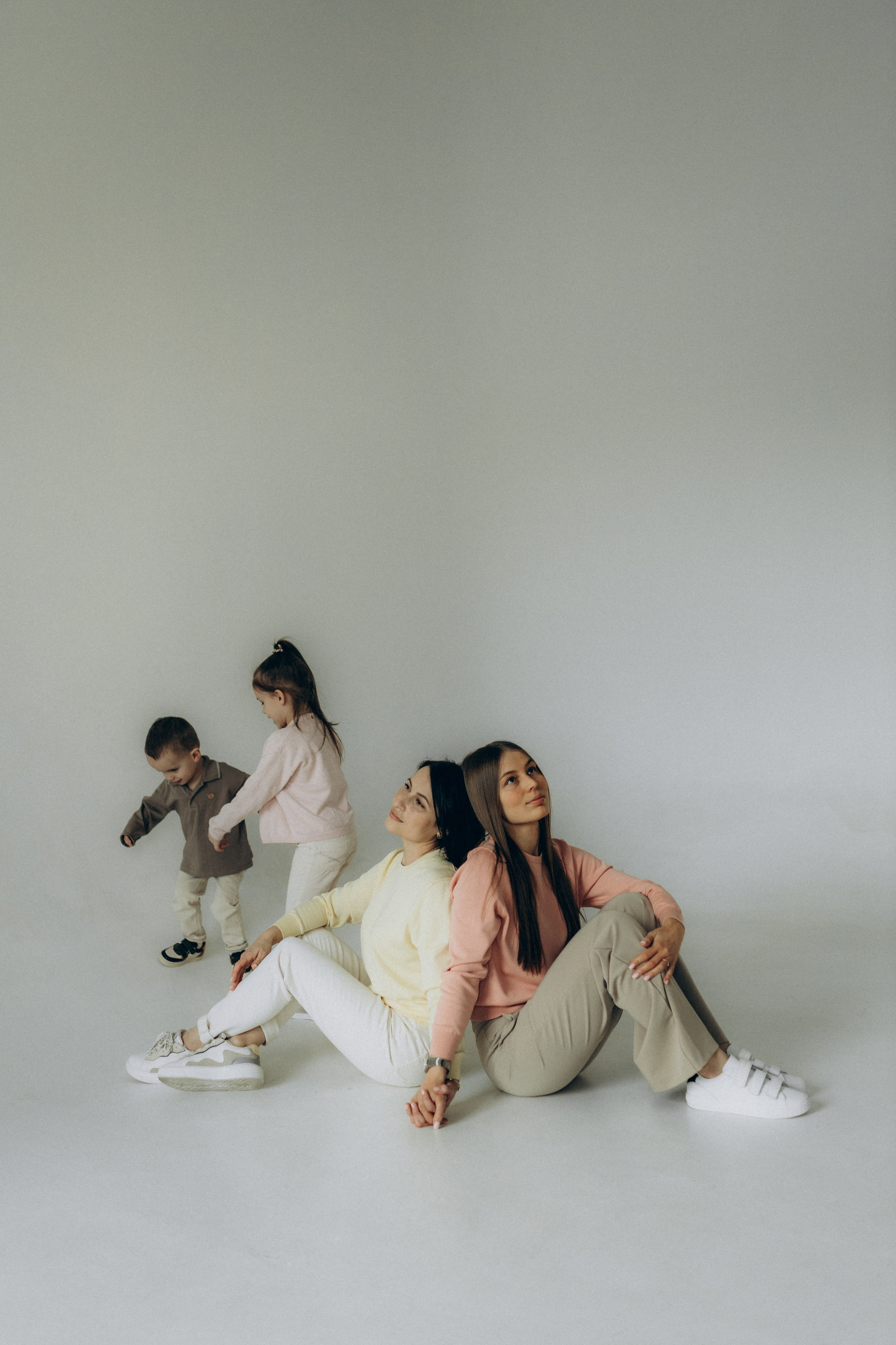 Семейная съёмка на циклораме. Фотограф НОГИНСК, Москва, Анастасия Белая