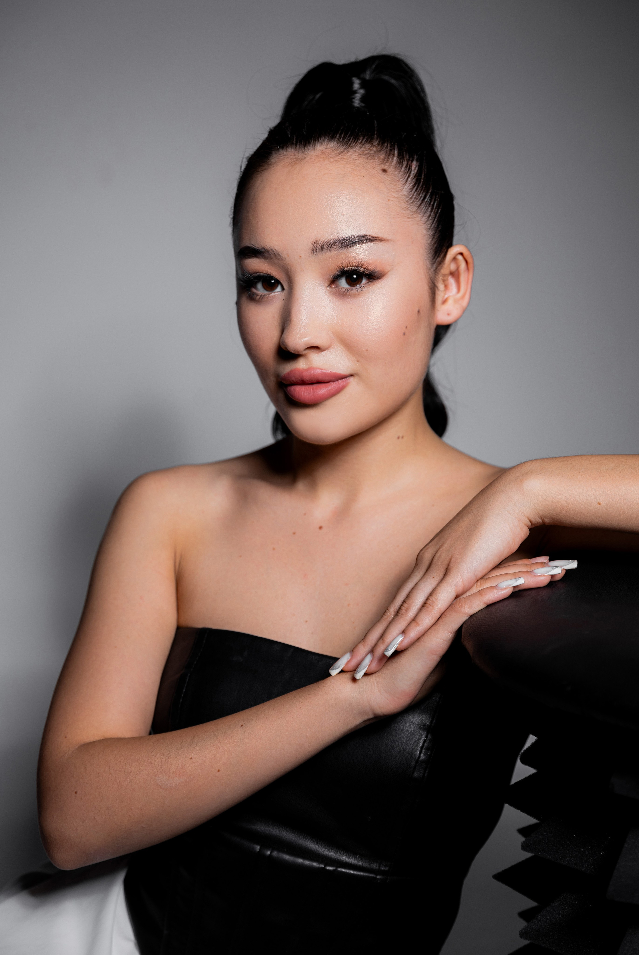 Алма в студии SKY