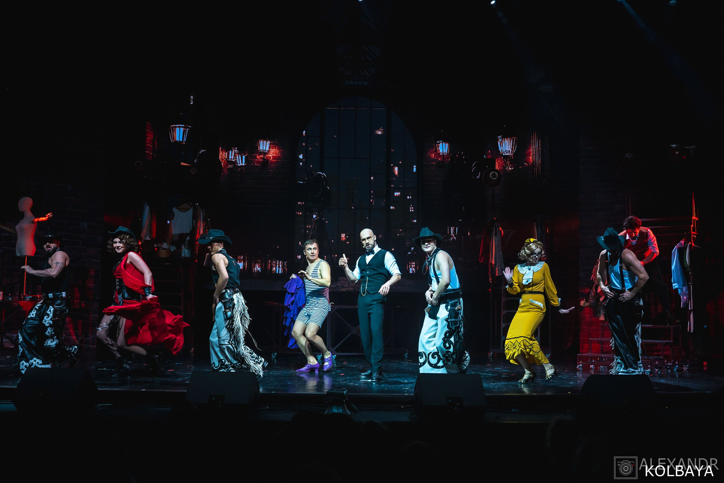 Фотографии со спектакля «Привет, я тетя Чарли». Концертный и театральный репортажный фотограф в Москве Александр Колбая