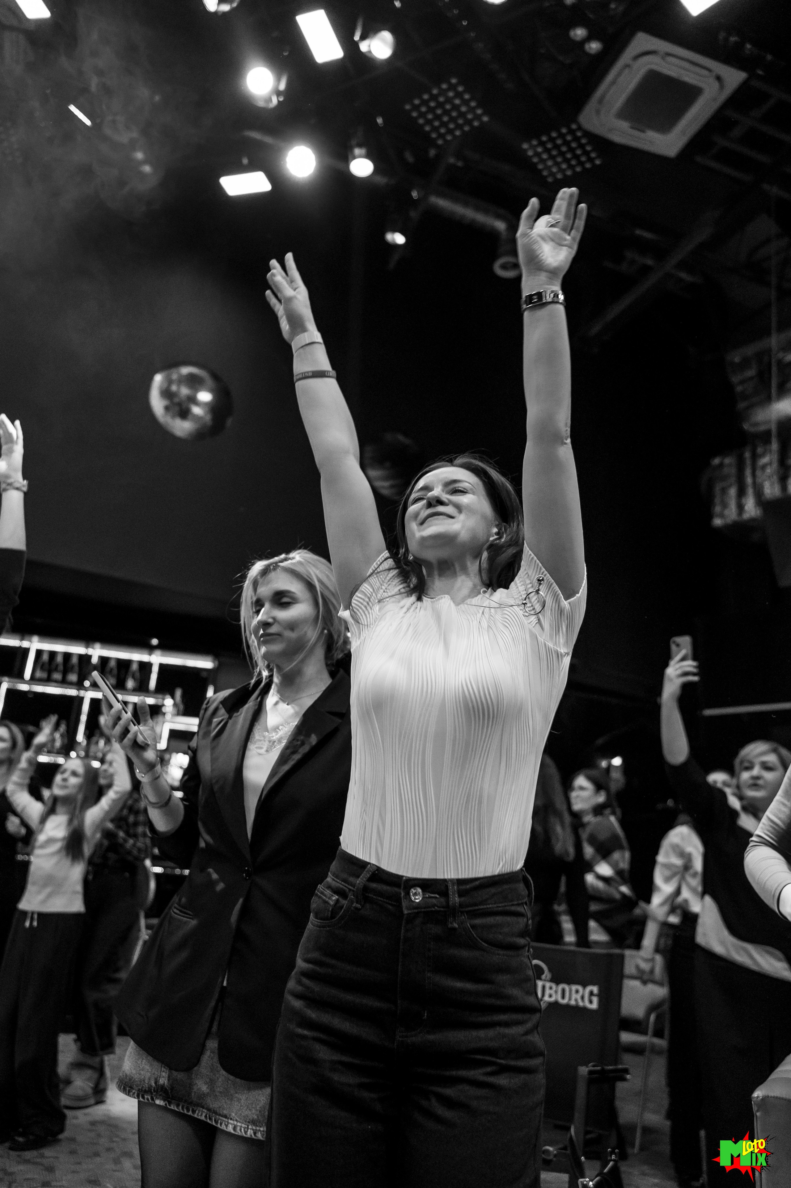 фотоотчет mixloto 13 февраля 2026 год, фотоотчет, репортажный фотограф, съемка мероприятия, фотограф Минск, репортаж Минск, фотограф Ольга Шаповалова. съемка на праздник, съемка день рождения. съемка юбилея, фотограф Беларусь 