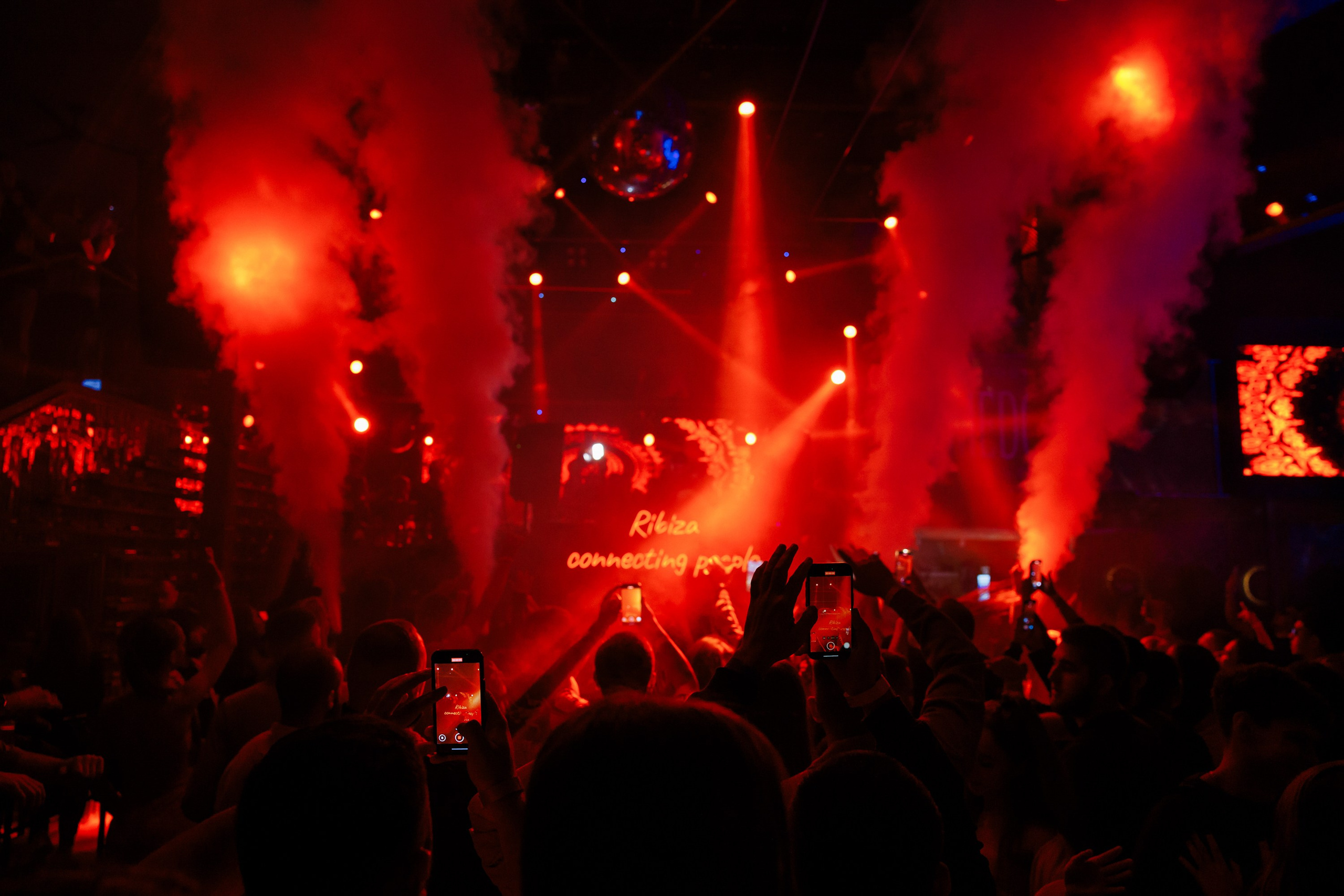 Клубный фотограф и nightlife-репортаж в Москве — Адам Черноуски. Событийный и портретный фотограф в Москве — Адам Черноуски