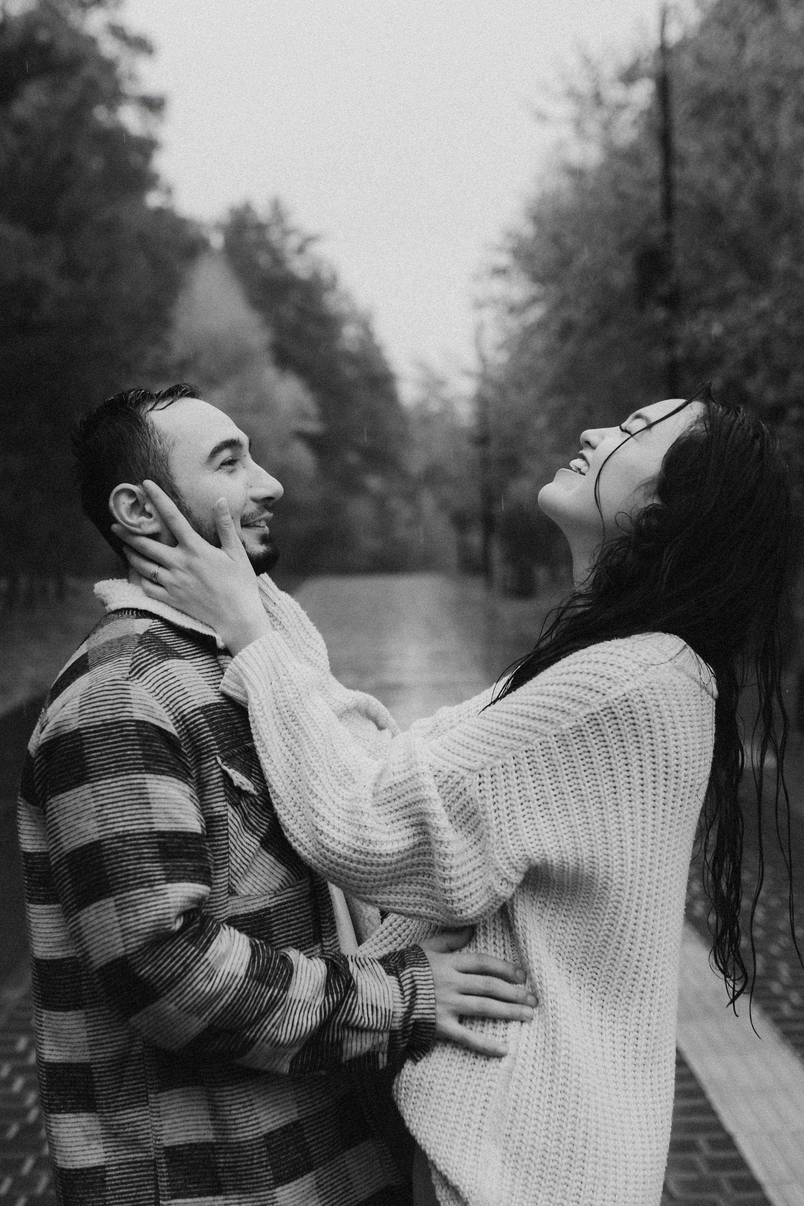 Бегать по сентябрьским лужам вдвоём. Свадебный фотограф Новосибирск