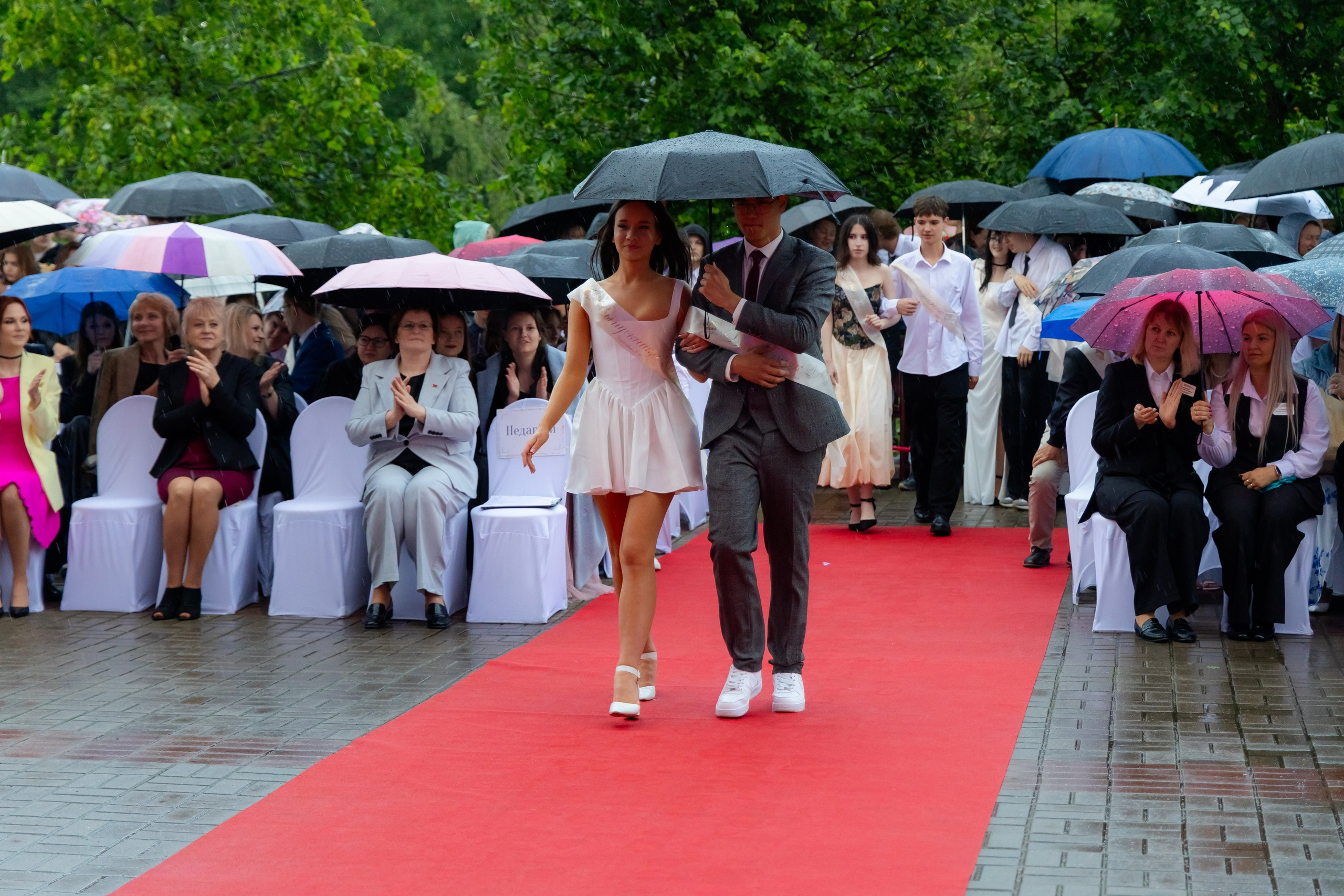 Школьный выпускной 2025 год в Минске, Беларуси. Свадебный фотограф в Минске/Беларуси Сергей Спиридонов