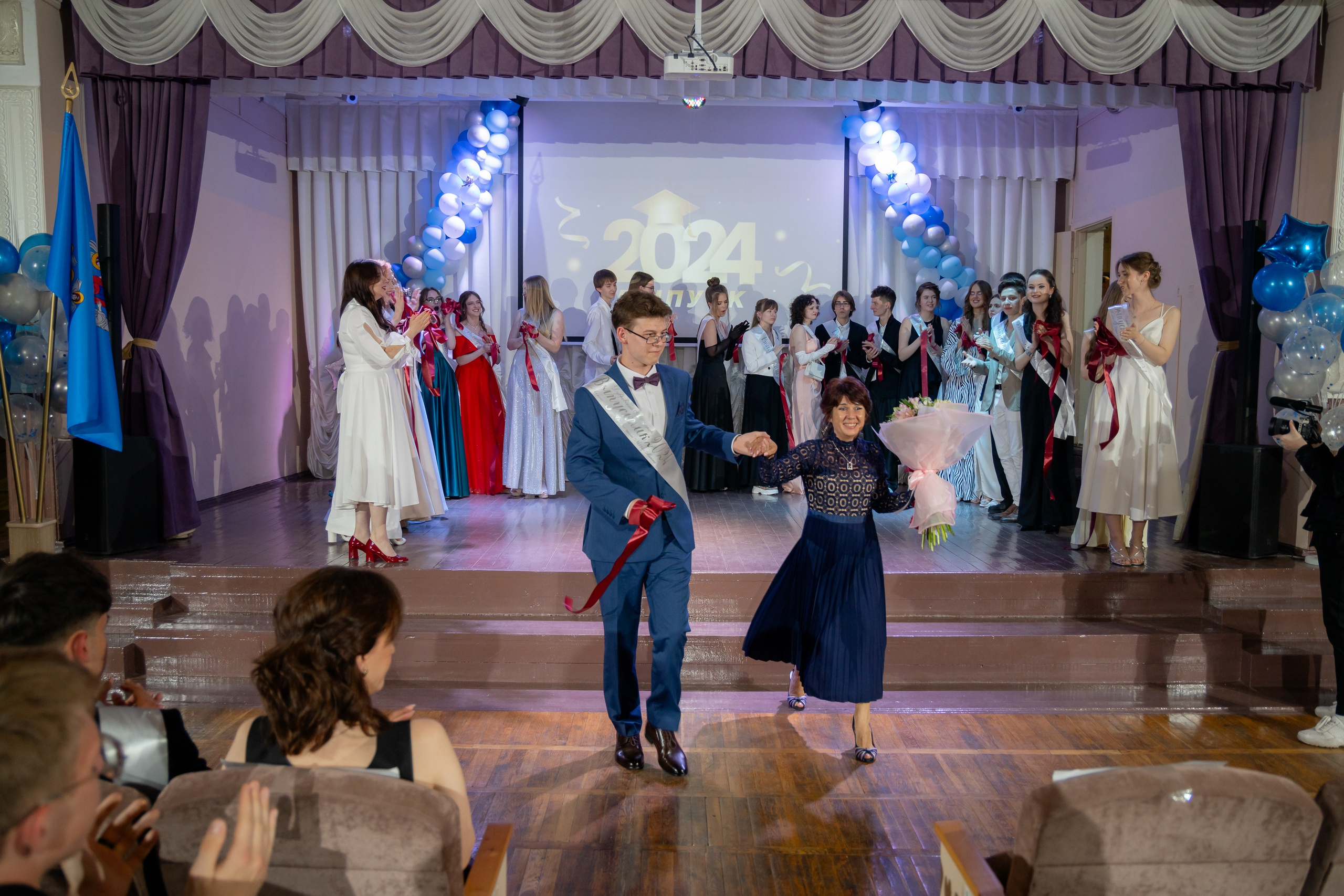 Школьный выпускной 2024 год в Соколе (Минск). Свадебный фотограф в Минске/Беларуси Сергей Спиридонов