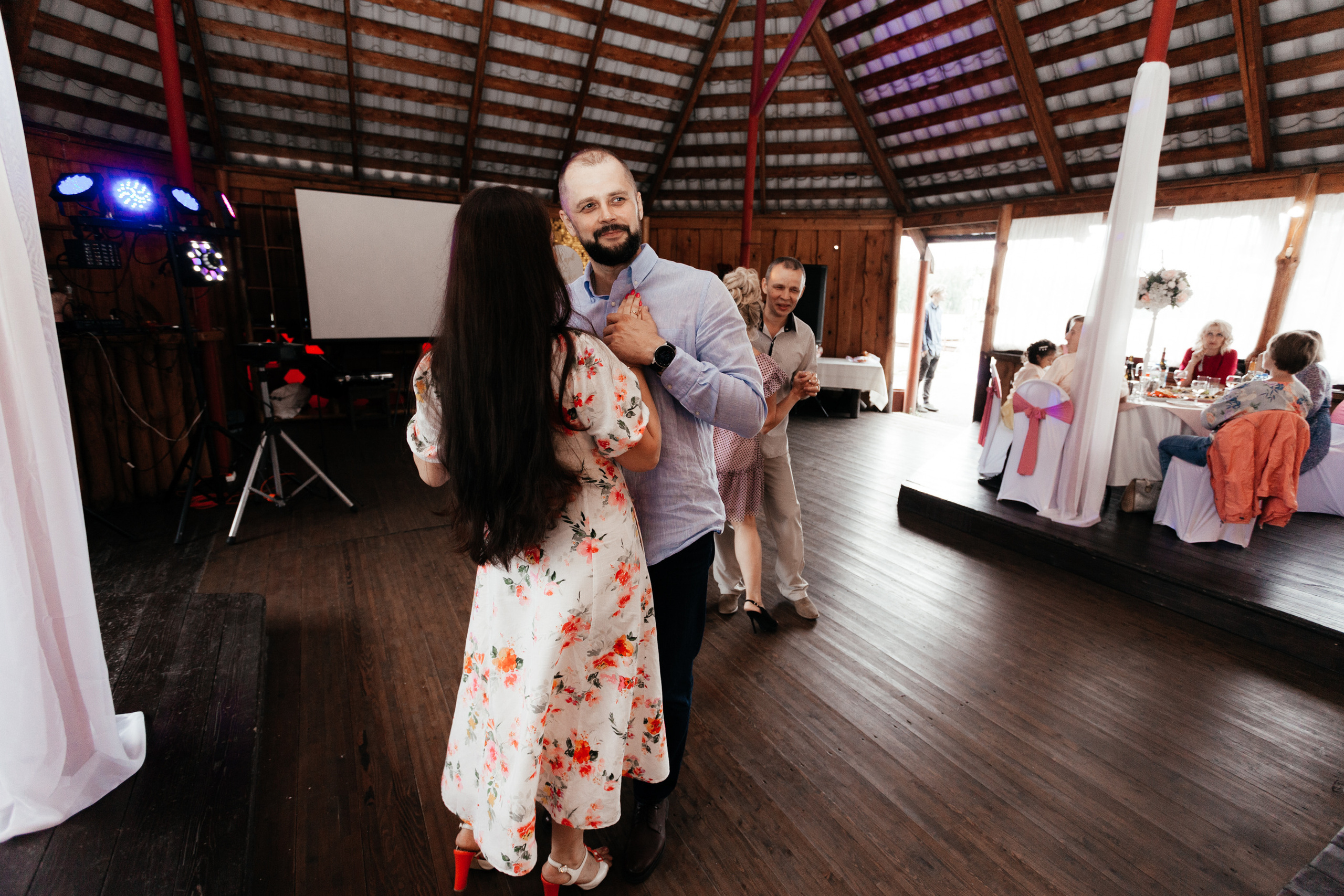 Милая фотосессия у храма. Свадебный и семейный фотограф в Новокузнецке Светлана Числова