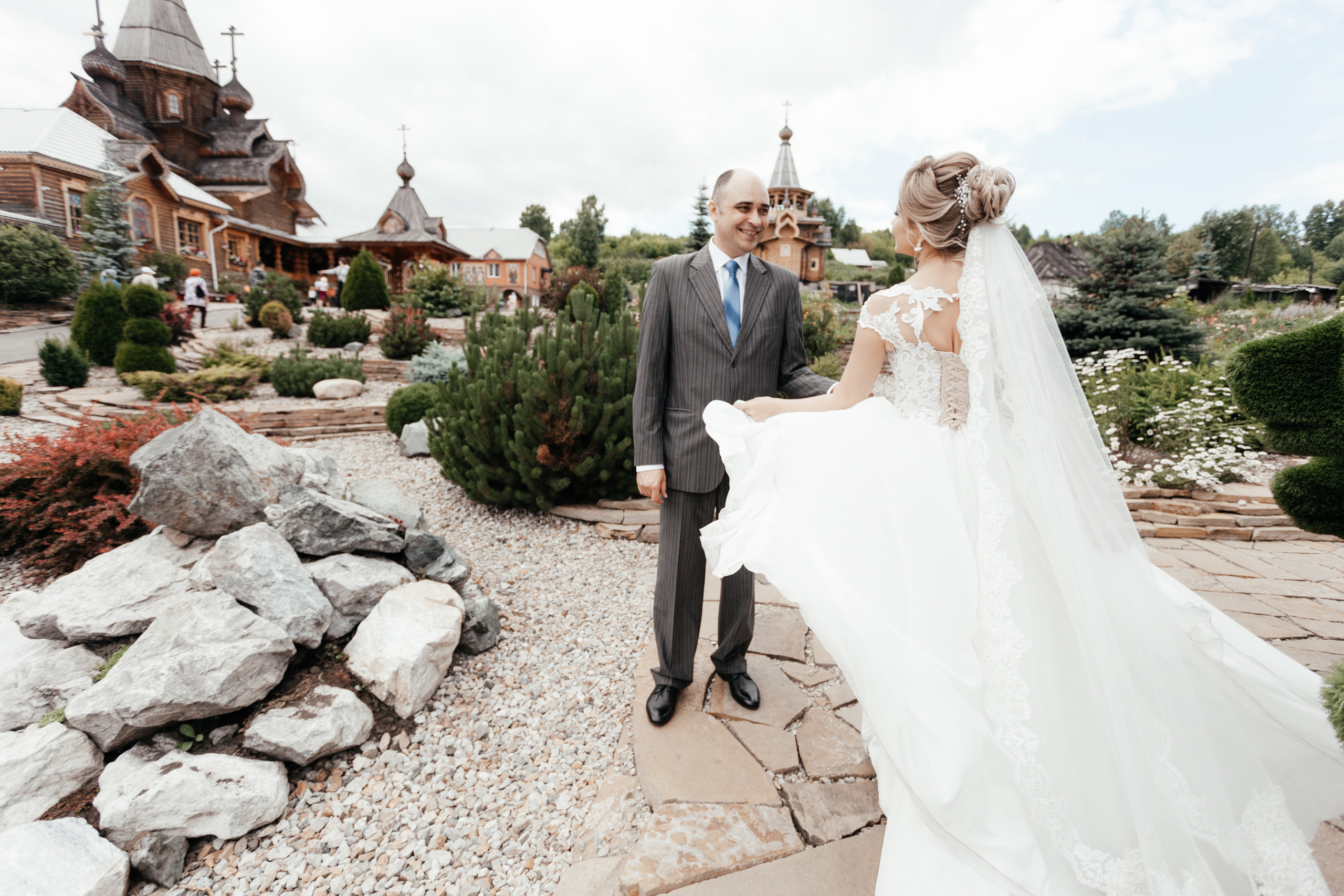 Милая фотосессия у храма. Свадебный и семейный фотограф в Новокузнецке Светлана Числова