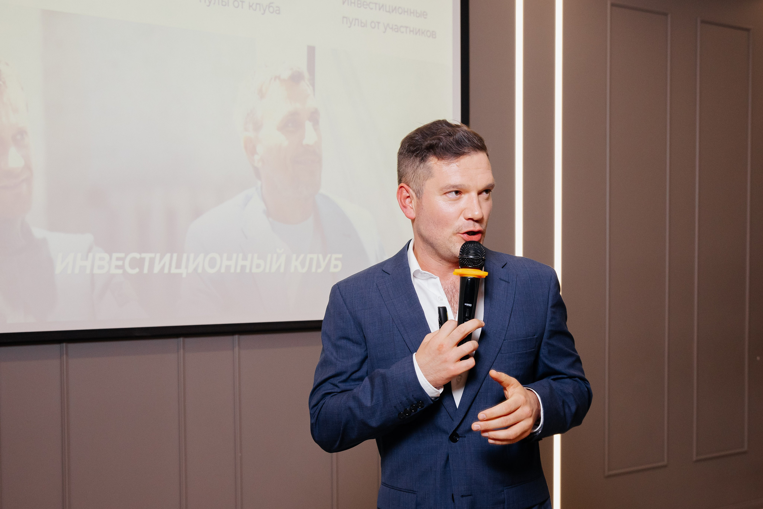 Высоцкий «Клуб строителей». Репортажный и портретный фотограф в Екатеринбурге Гизатуллин Марат