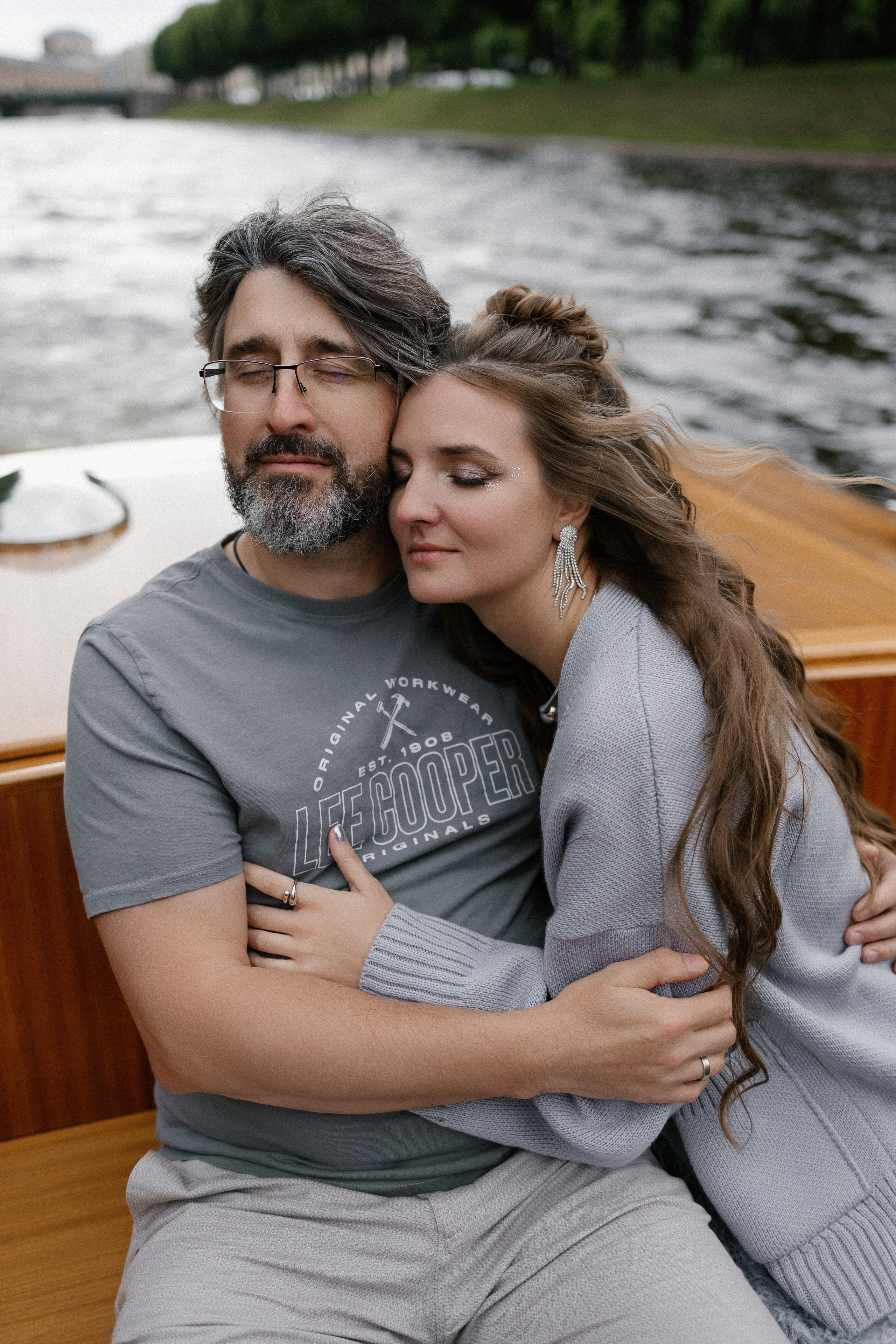 Прогулка на венецианском катере. Свадебный фотограф в Санкт-Петербурге Ксения Кобышева