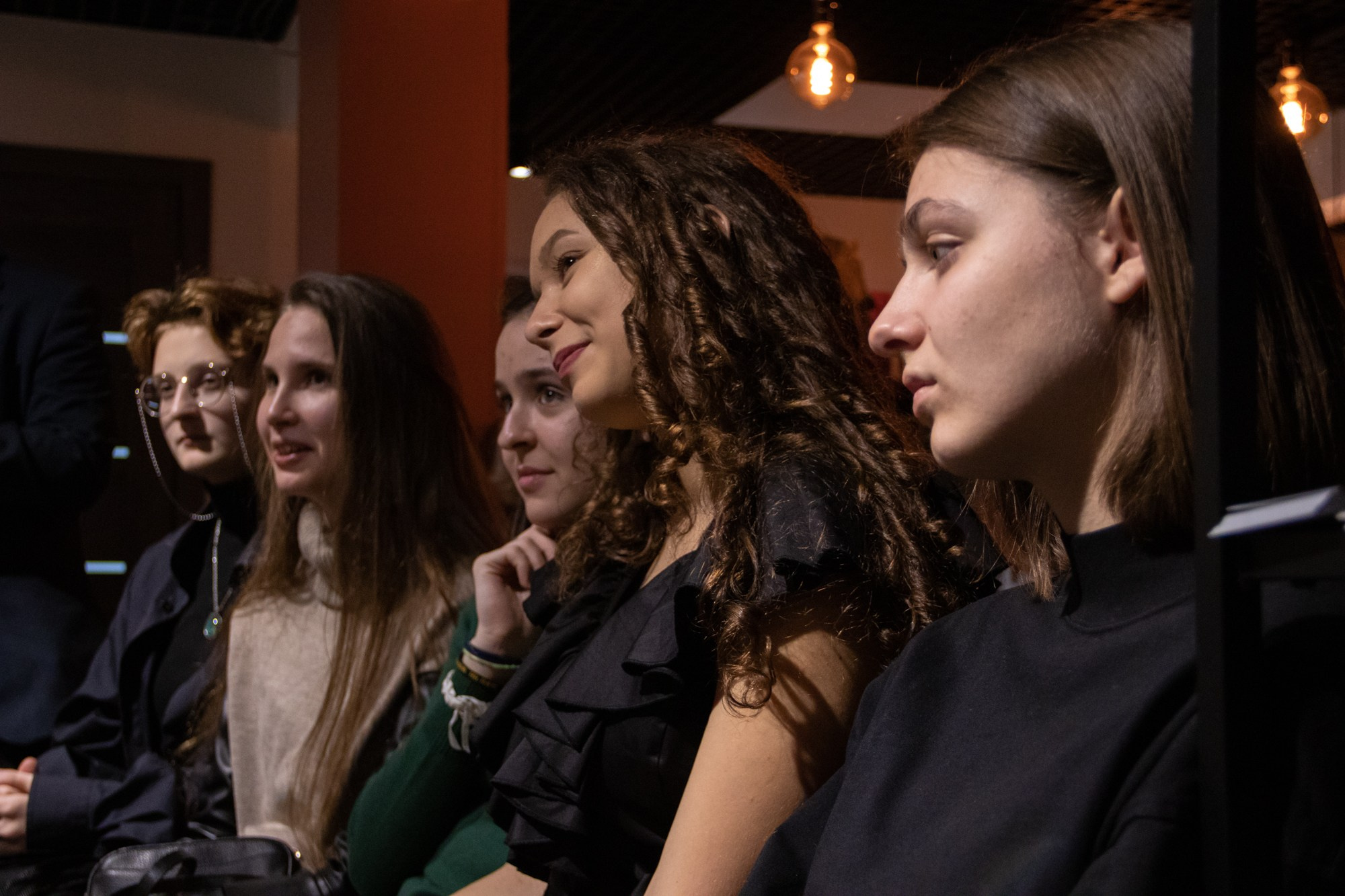 Презентация книги в кофейне «Издательство кофе». Репортажный, промышленный и маркетплейс-фотограф Дмитрий Чернат