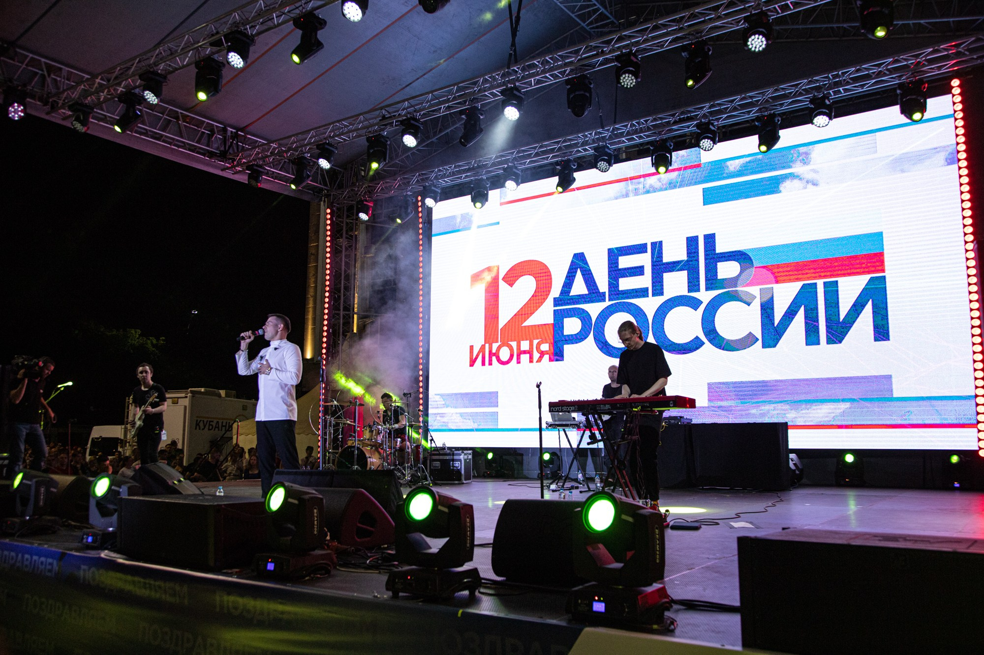 Стас Пьеха. Репортажный, промышленный и маркетплейс-фотограф Дмитрий Чернат