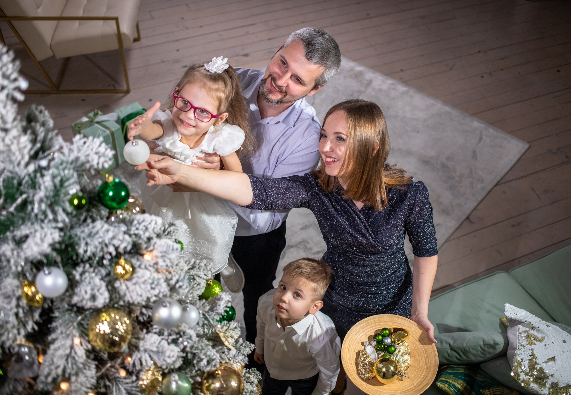 Семейная съёмка Новый Год. Репортажный, промышленный и маркетплейс-фотограф Дмитрий Чернат