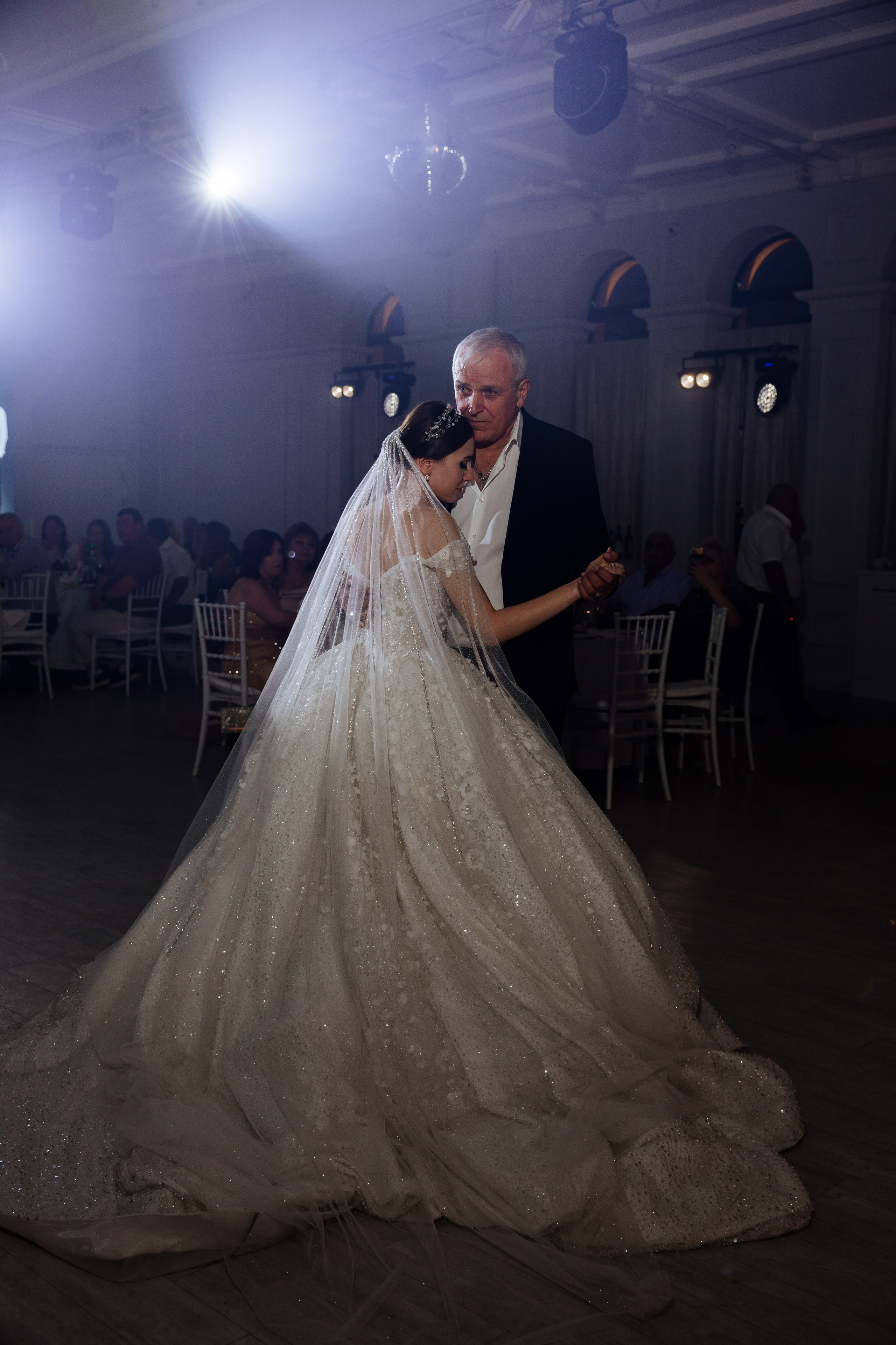 Свадебные съемки. Профессиональный фотограф и видеооператор