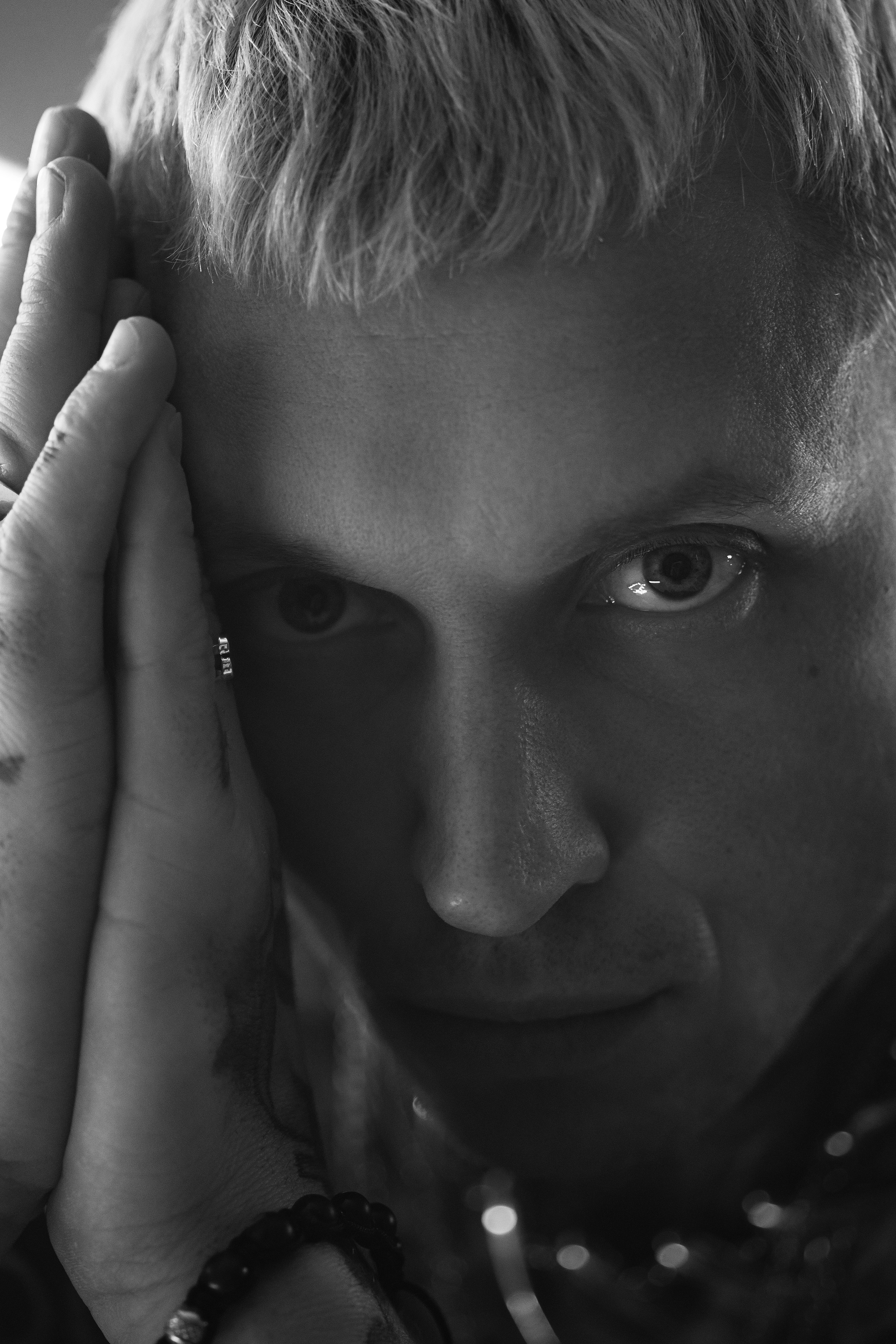 Фото сессия мужская съемка в студии. Портретный Студийный и уличный фотограф Москва. Индивидуальные, Семейные, Беременность, Будуар, Каталог, контент съемки для блога и бизнеса