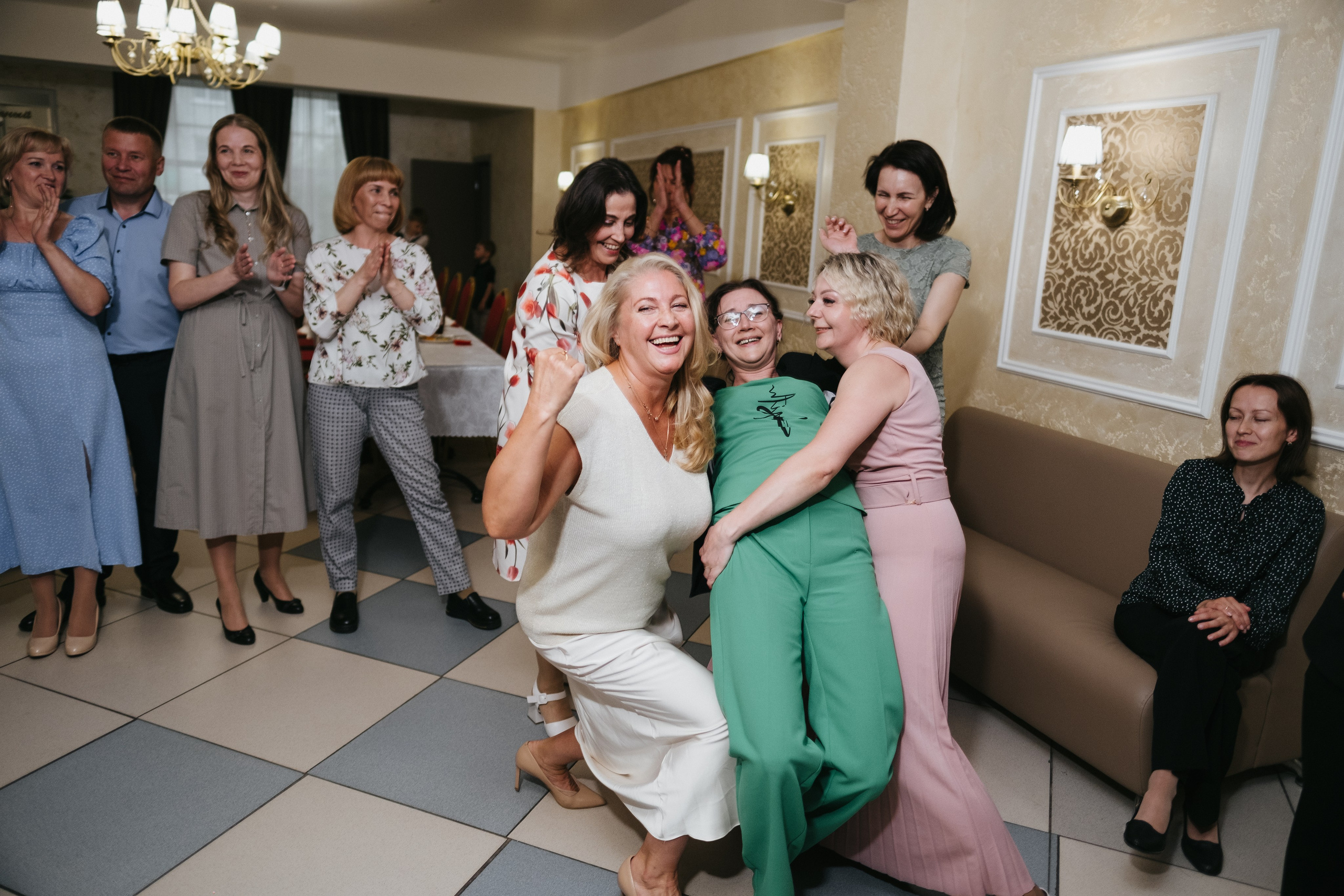 Выпускной 11 класс школы № 30. Свадебный и репортажной фотограф Денис Ожигин в Краснодаре и Краснодарском крае