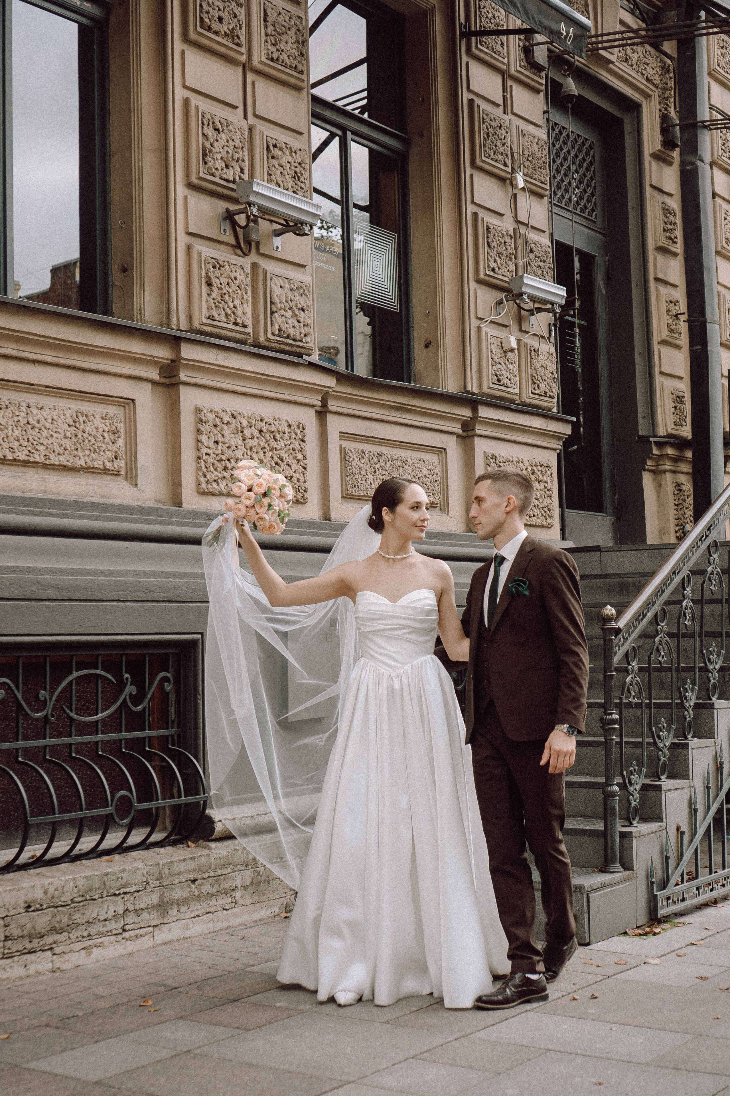 СВАДЕБНАЯ ПРОГУЛКА В САНТК-ПЕТЕРБУРГЕ (ИСАКИЕВСКИЙ СОБОР, ЗИМНЯЯ КАНАВКА, ЭРМИТАЖ И БОЛЬШАЯ МОРСКАЯ УЛИЦА). Профессиональный фотограф, Санкт-Петербург — Виктория Богомолова