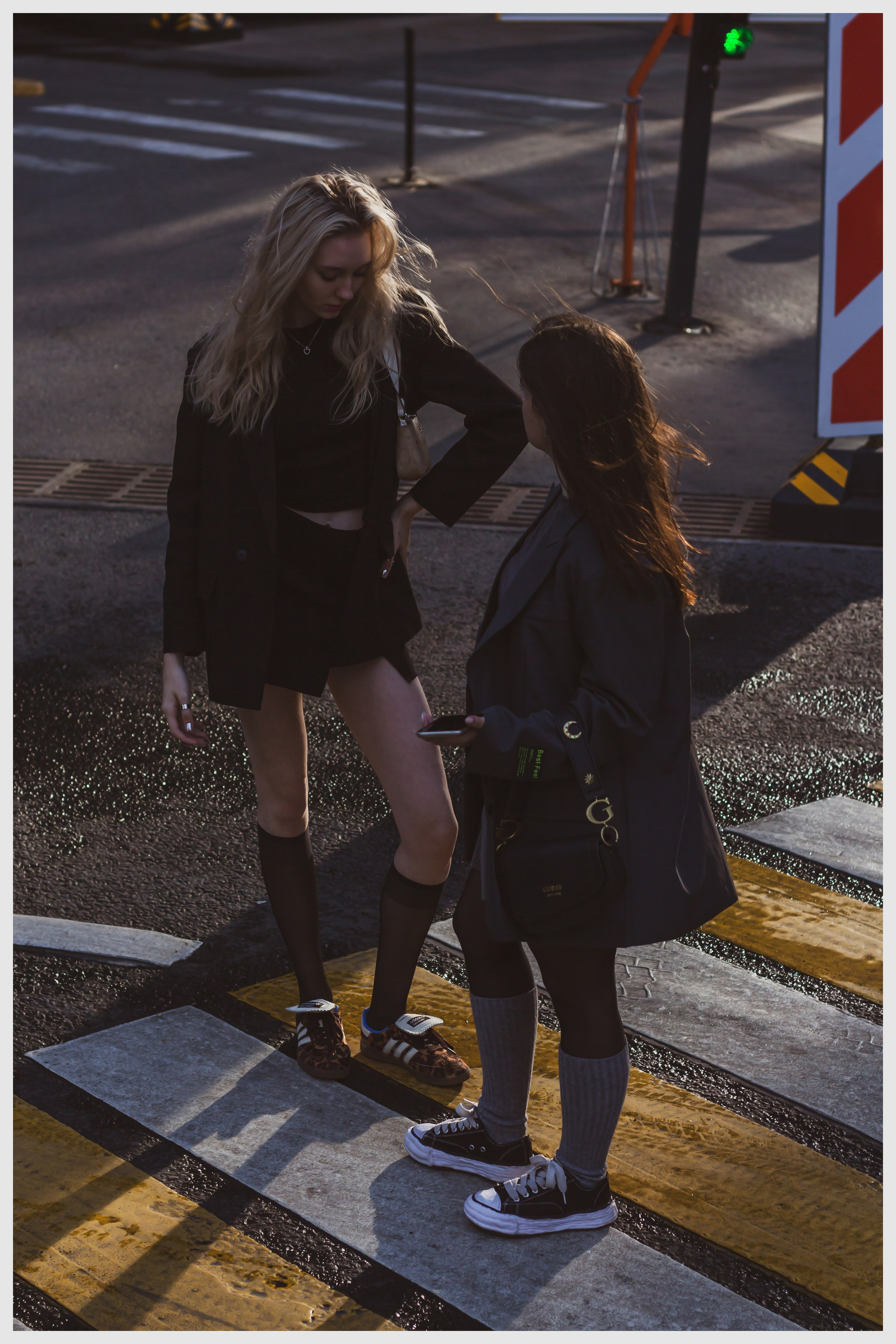 Уличная съемка — Стефани и Валерия. Портретный фотограф в Орле. Готовые фото за 3 дня! Помощь в позировании. Советы по организации