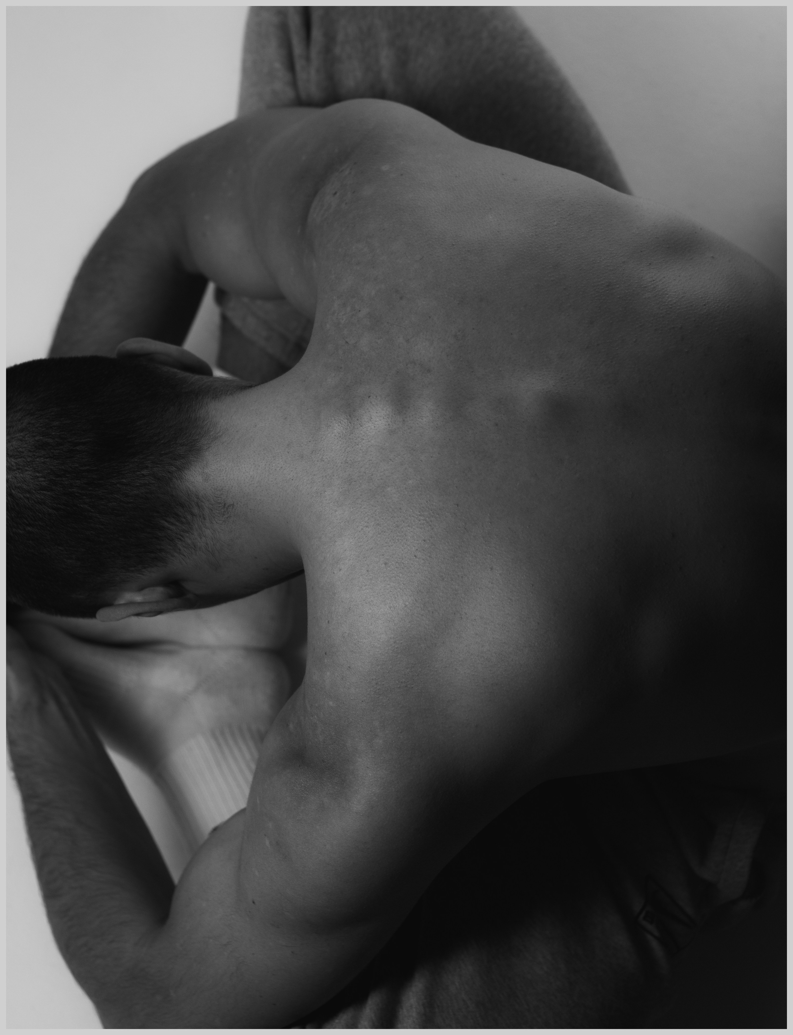 Портретная съемка — Роман. Портретный фотограф в Орле. Готовые фото за 3 дня! Помощь в позировании. Советы по организации