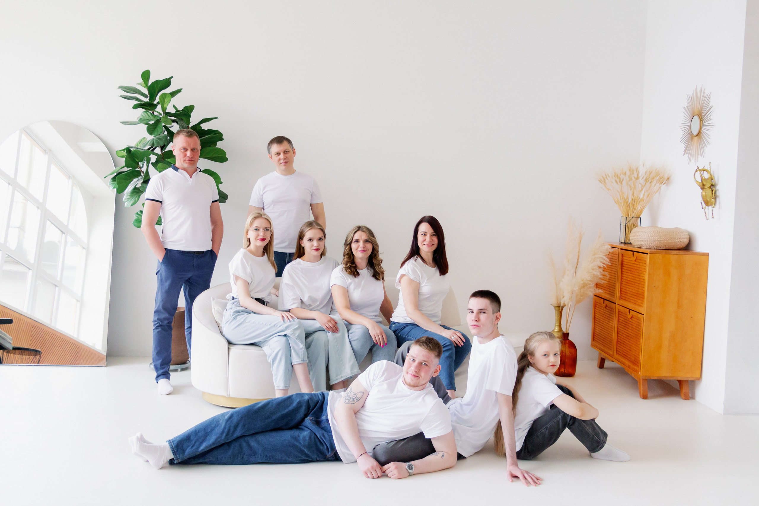 Две сестры. Две семьи. Одна любовь. Семейная фотосессия в студии, Екатеринбург. Фотограф в Екатеринбурге Пойгина Елена