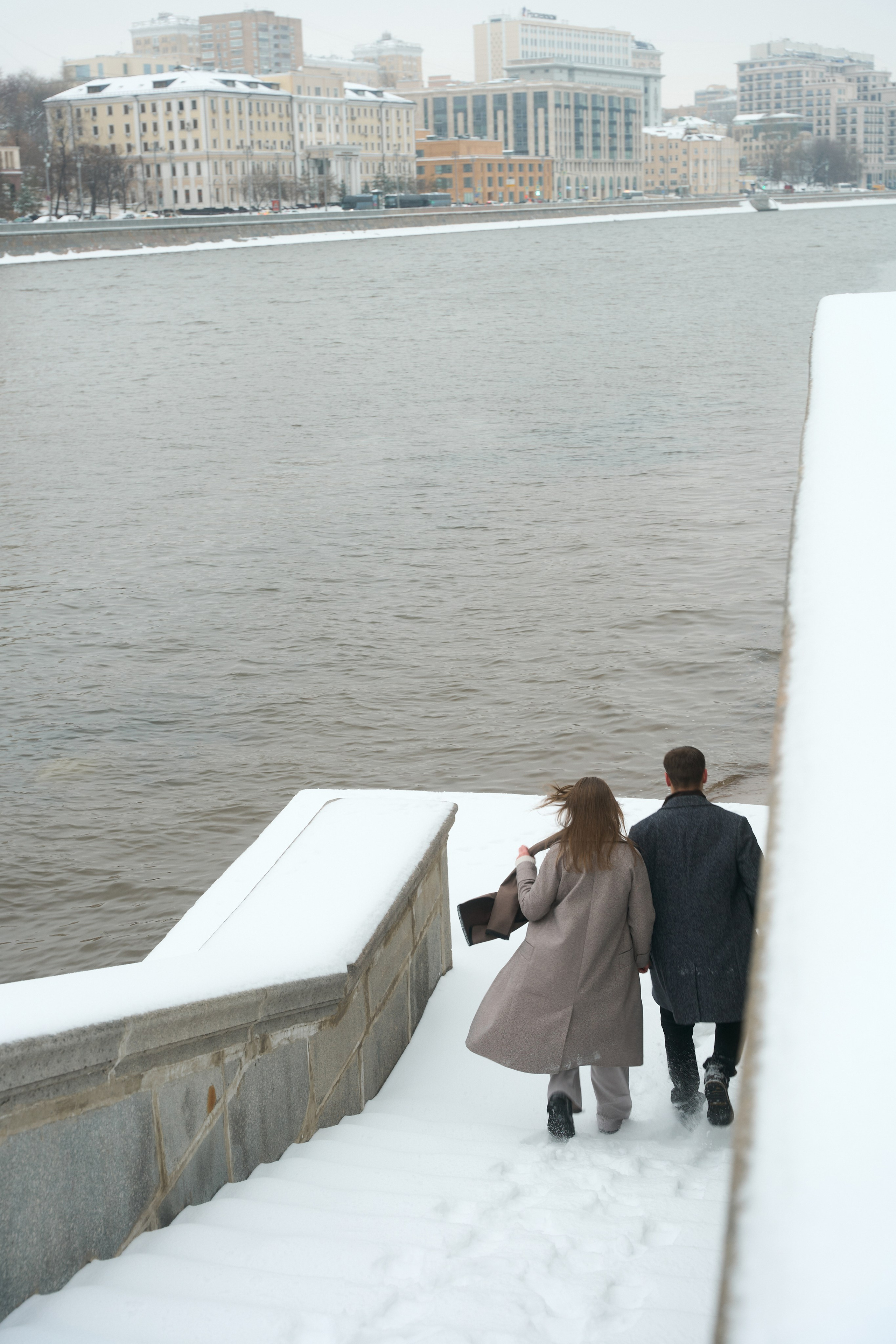 Любовь начинается с поцелуя. Minflo Photographer