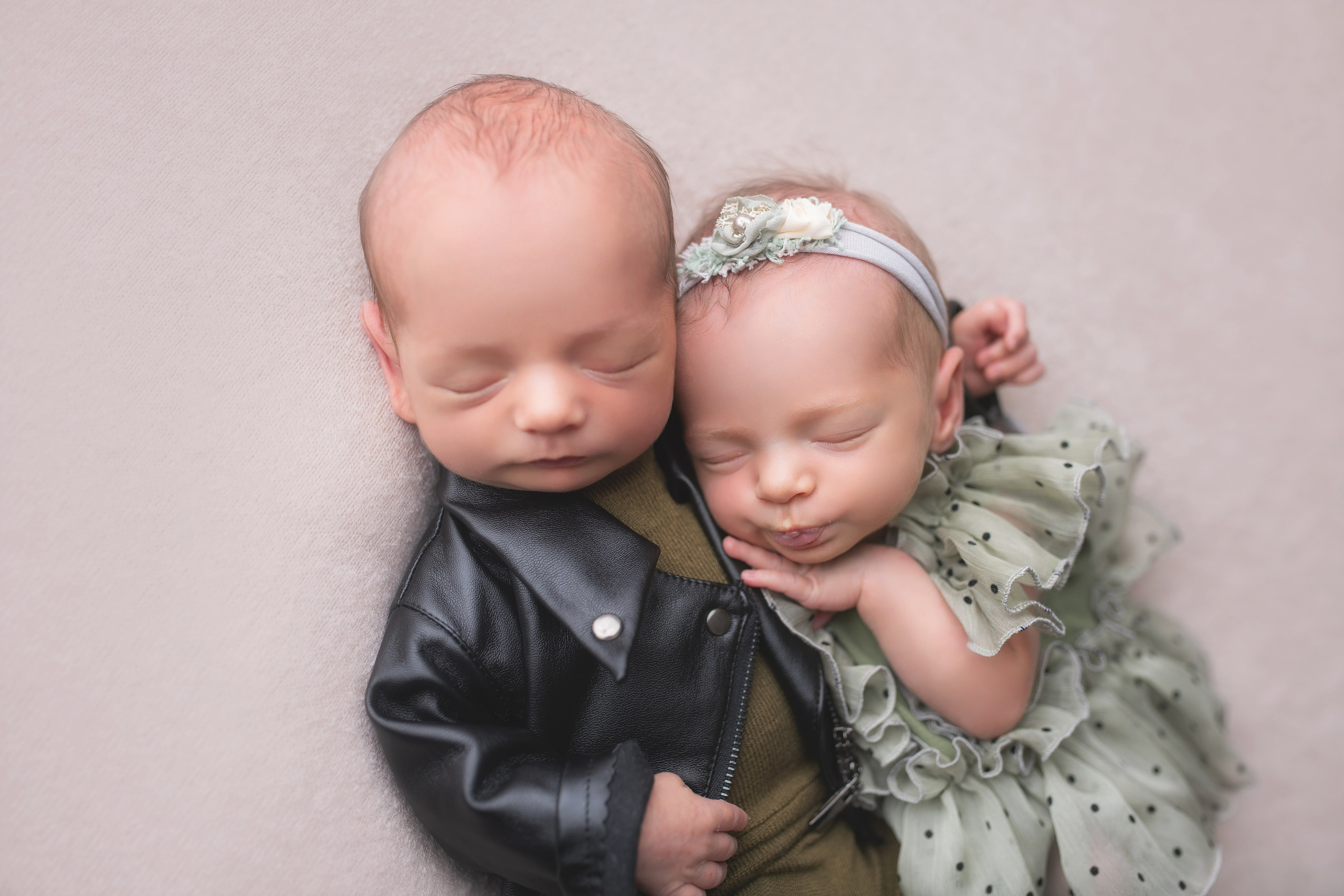 Двойня. Кобякова Мария. Фотограф новорождённых и детей до года город ИРКУТСК