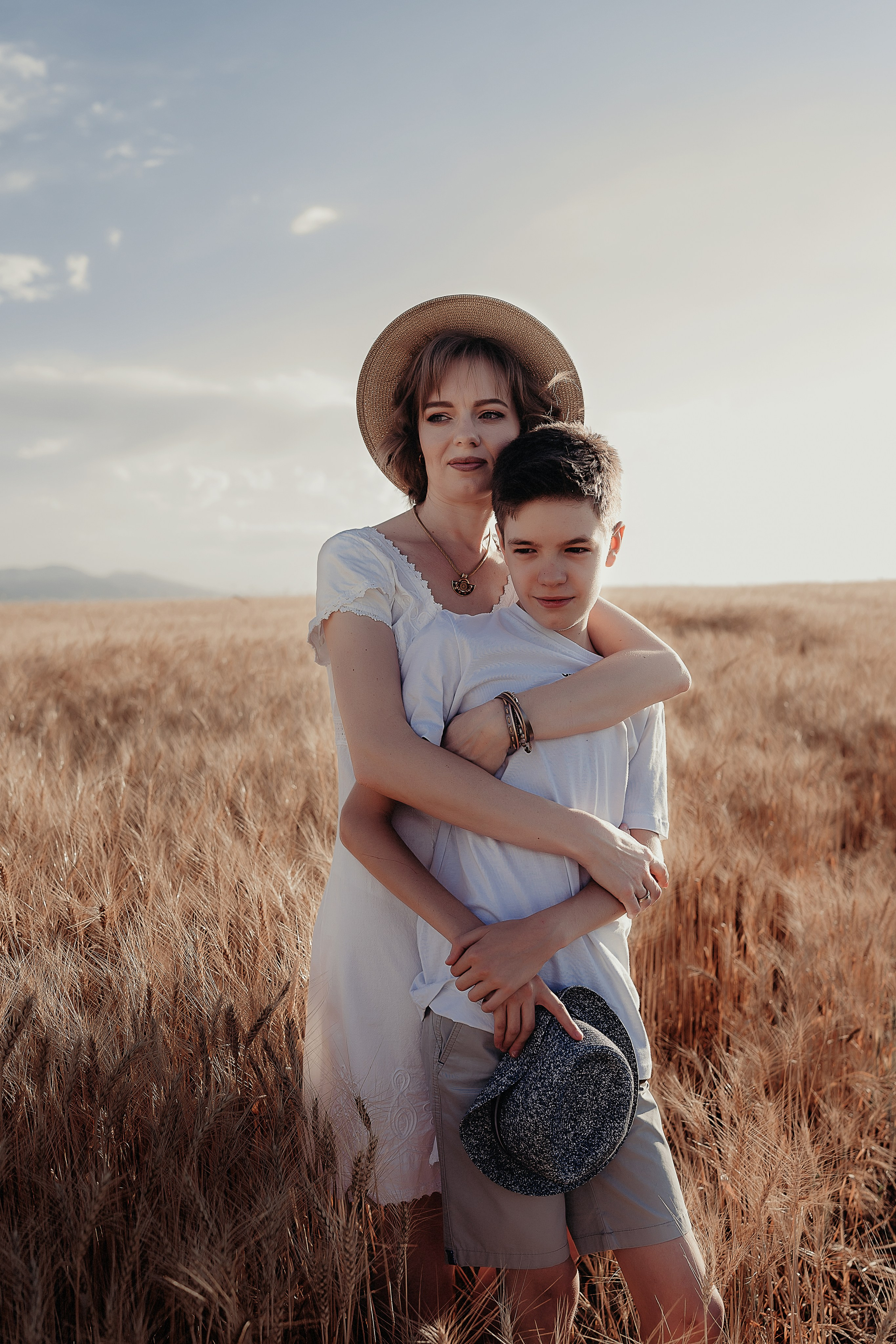 Аксана семейная в поле. Семейный фотограф, женский фототерапевт